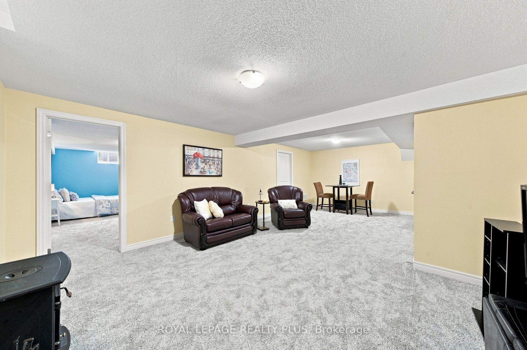 Photo 33 of 8971 Tristar Crescent, Niagara Falls, Lyons Creek — HOMEH