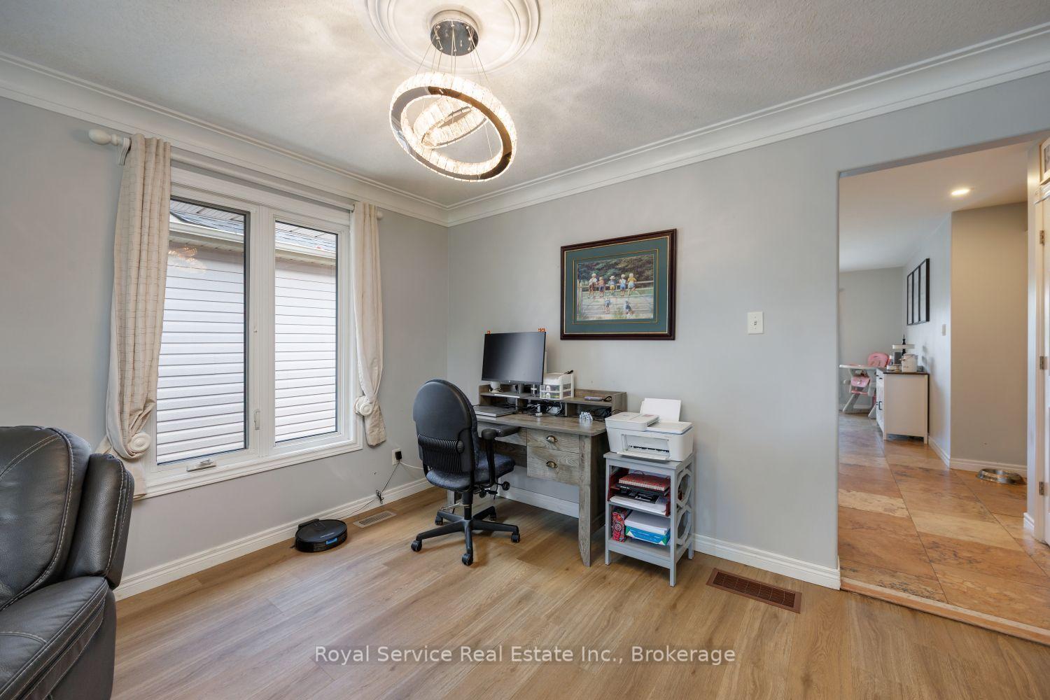 Photo 6 of 2690 Foxmeadow Road, Peterborough, Ashburnham Ward 4 — HOMEH