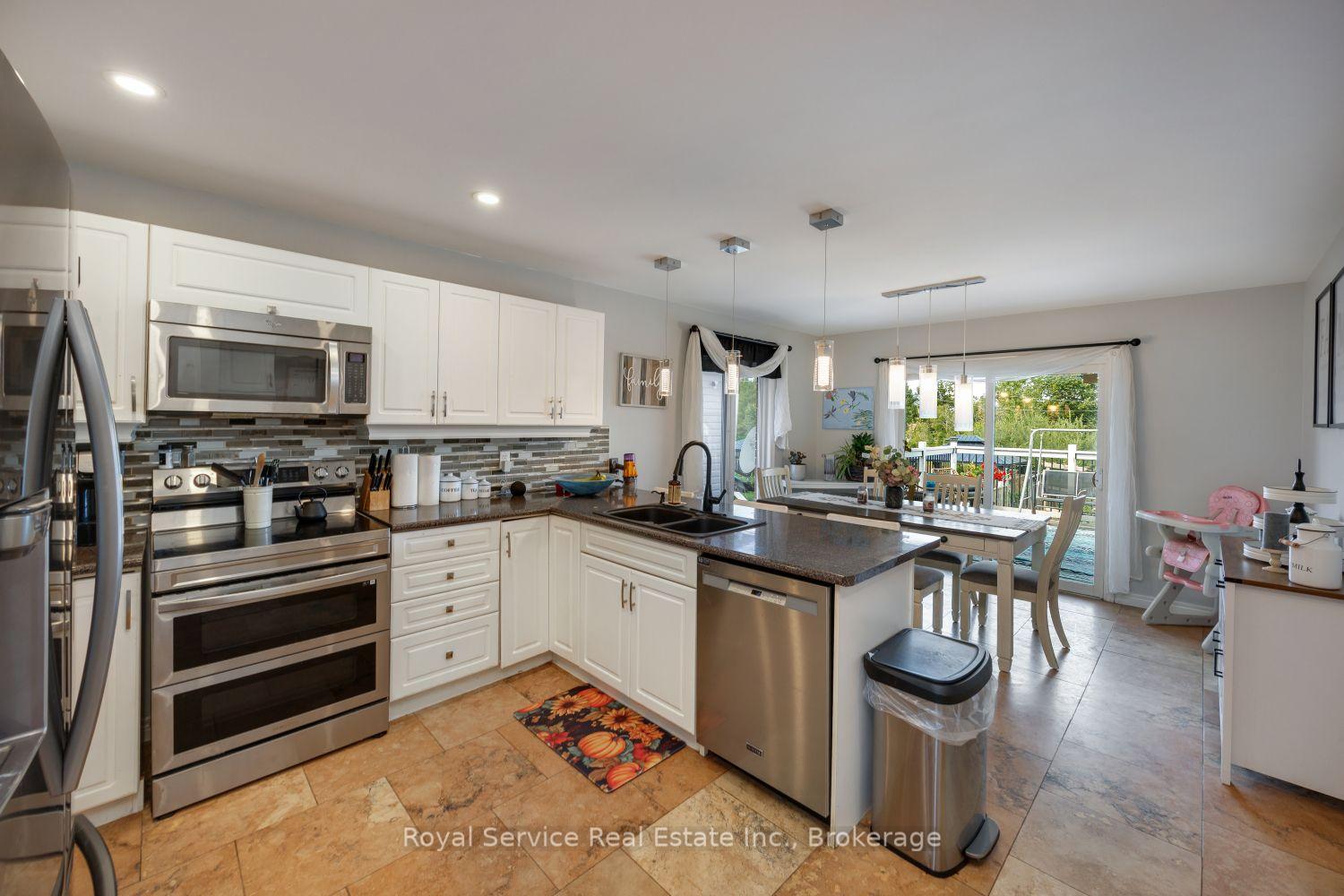 Photo 10 of 2690 Foxmeadow Road, Peterborough, Ashburnham Ward 4 — HOMEH