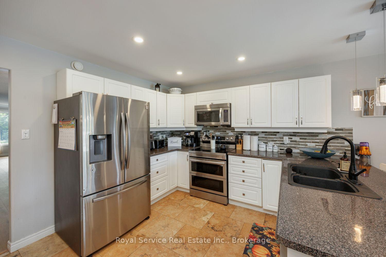 Photo 11 of 2690 Foxmeadow Road, Peterborough, Ashburnham Ward 4 — HOMEH