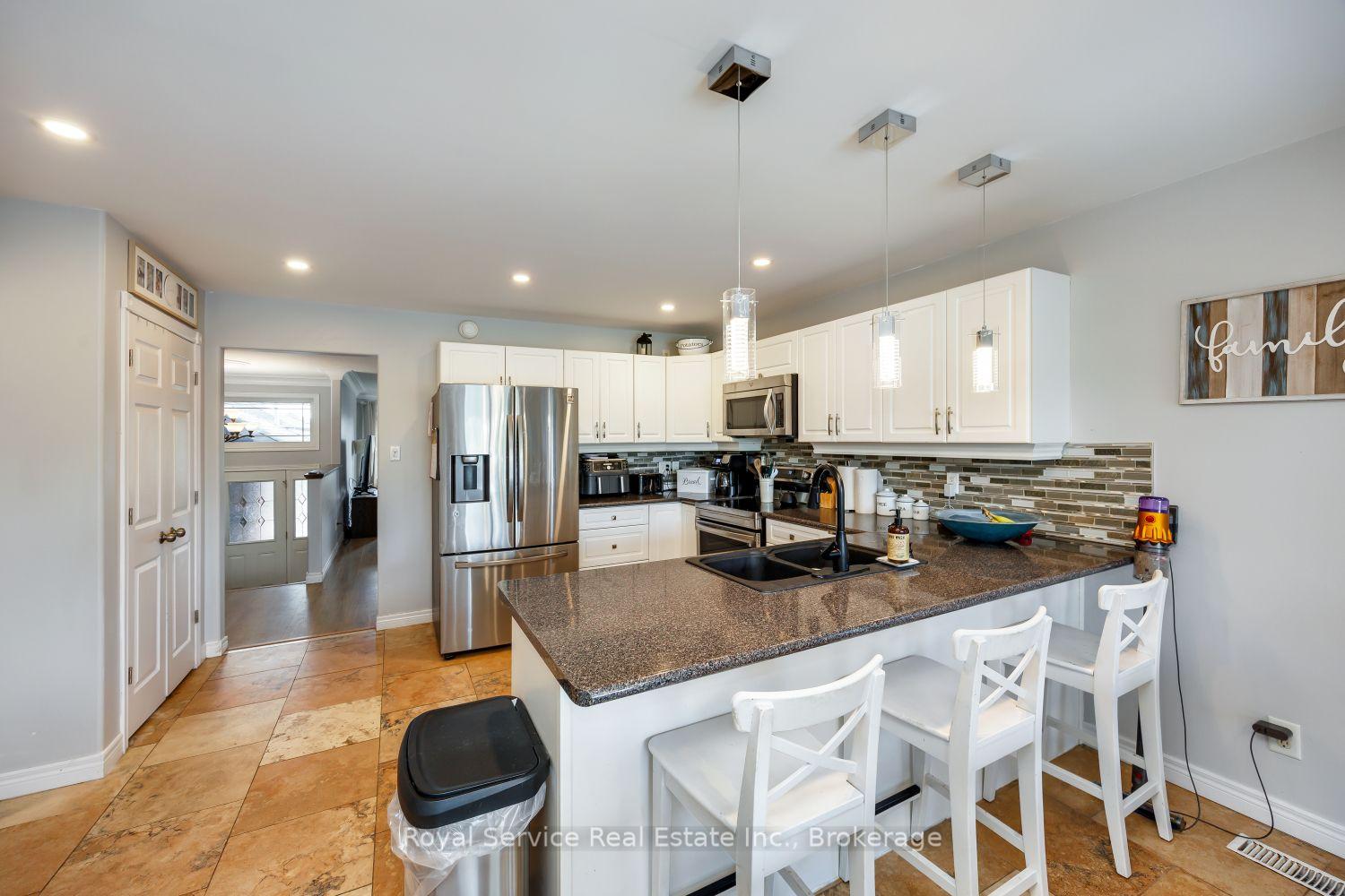 Photo 13 of 2690 Foxmeadow Road, Peterborough, Ashburnham Ward 4 — HOMEH