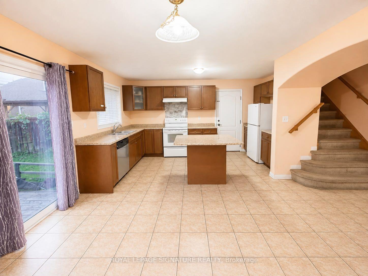 Photo 3 of Unit Upper, 10 Bonavista Drive, Brampton, Credit Valley — HOMEH