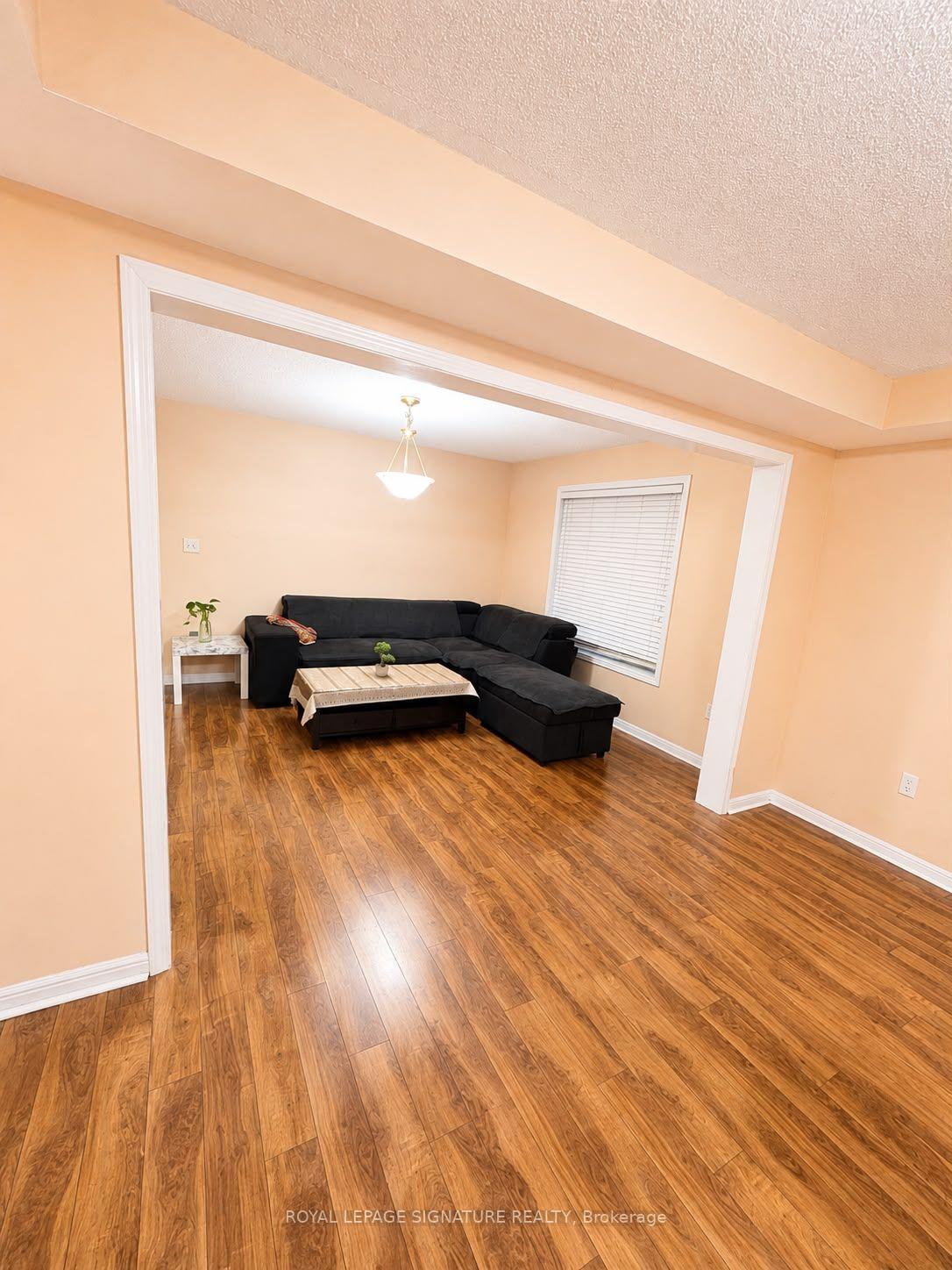 Photo 5 of Unit Upper, 10 Bonavista Drive, Brampton, Credit Valley — HOMEH