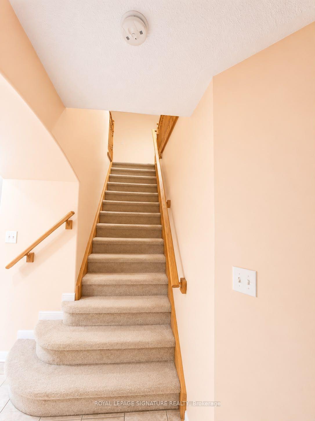Photo 7 of Unit Upper, 10 Bonavista Drive, Brampton, Credit Valley — HOMEH