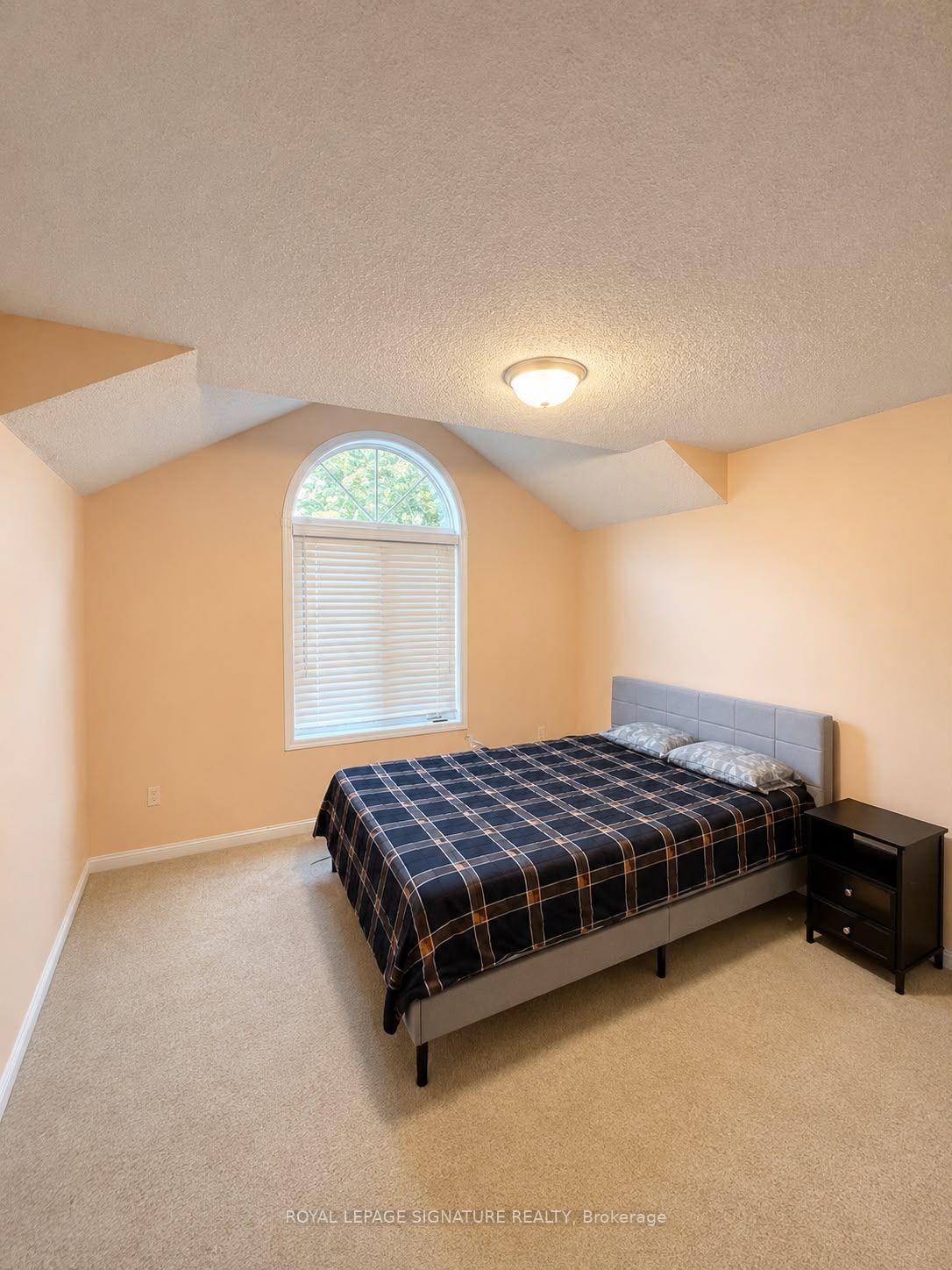 Photo 14 of Unit Upper, 10 Bonavista Drive, Brampton, Credit Valley — HOMEH