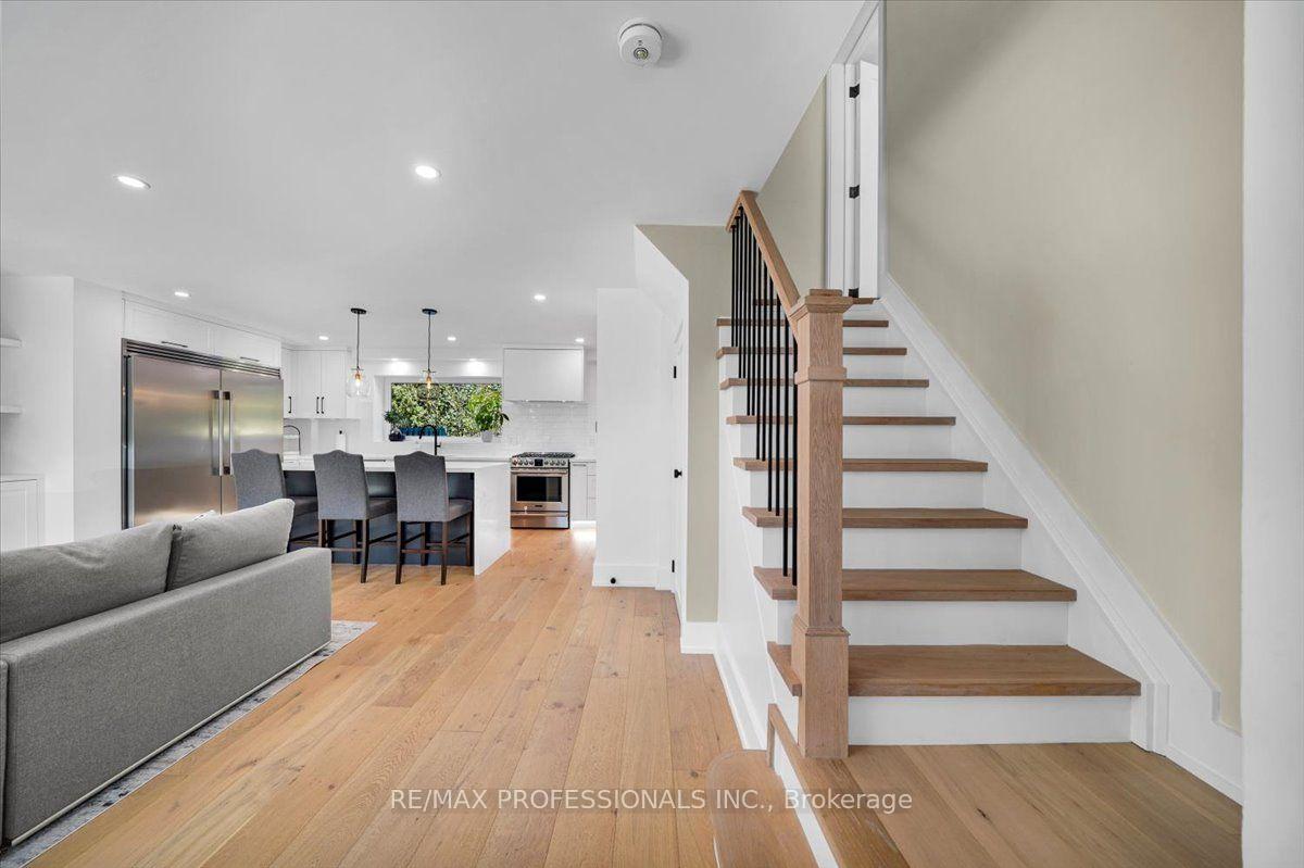 Photo 5 of 4 Winston Grove, Etobicoke, Stonegate-Queensway — HOMEH