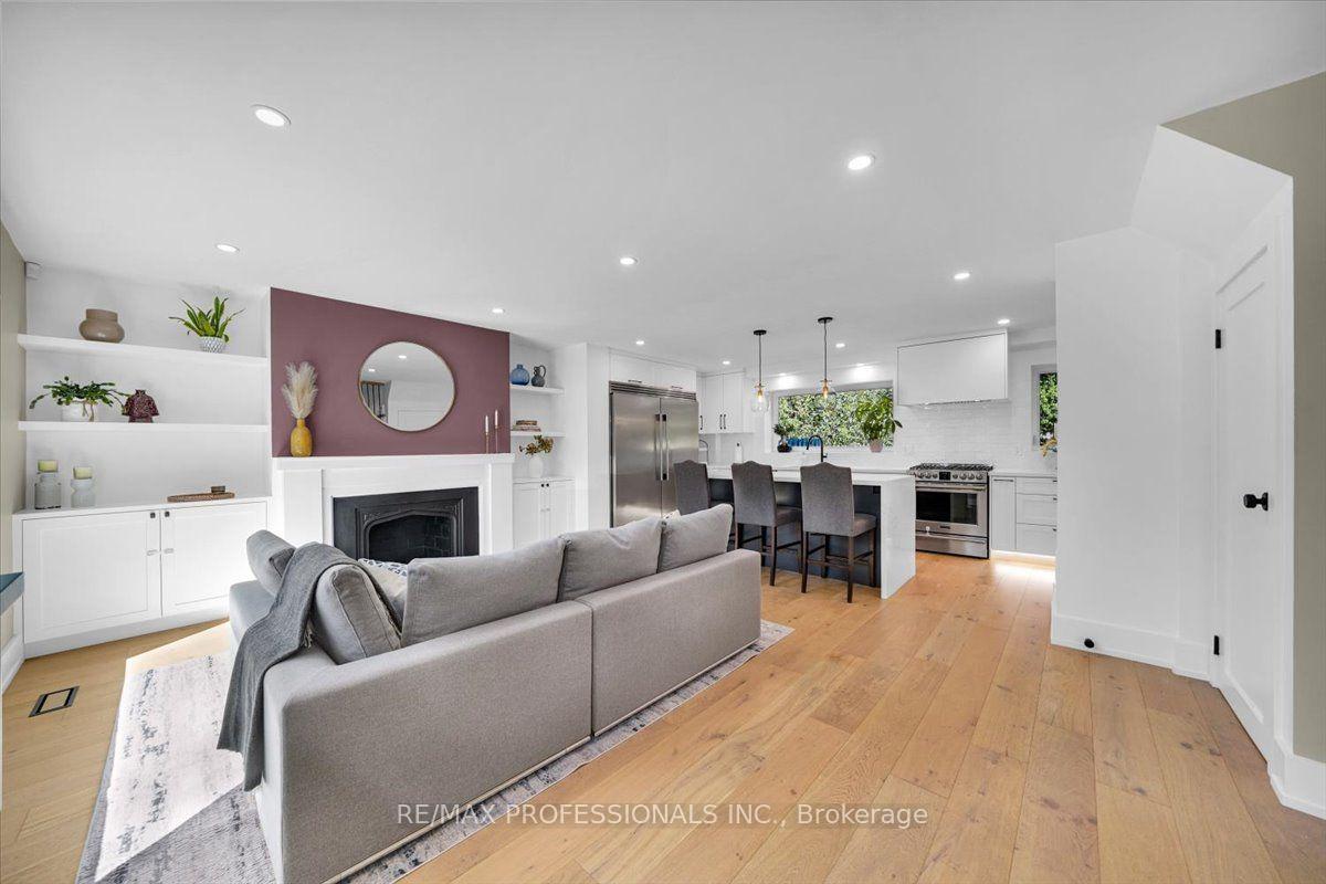 Photo 7 of 4 Winston Grove, Etobicoke, Stonegate-Queensway — HOMEH