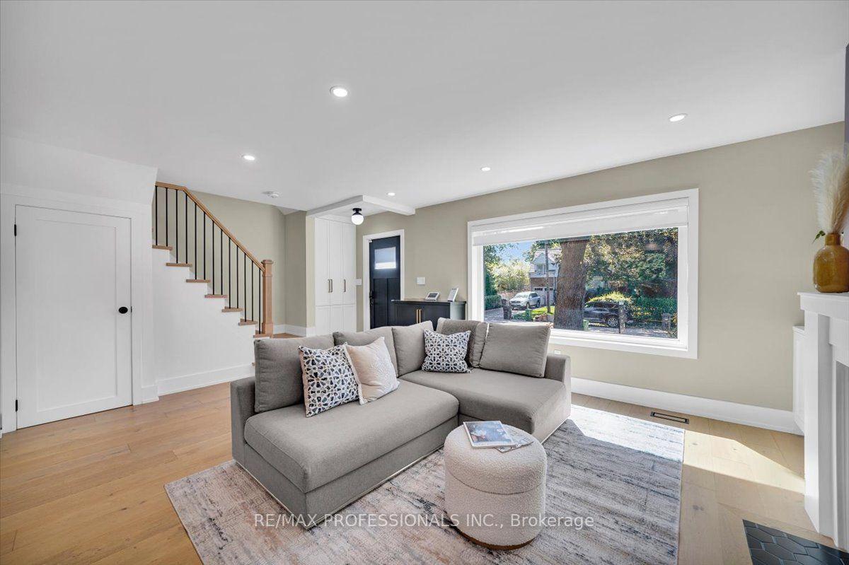 Photo 9 of 4 Winston Grove, Etobicoke, Stonegate-Queensway — HOMEH