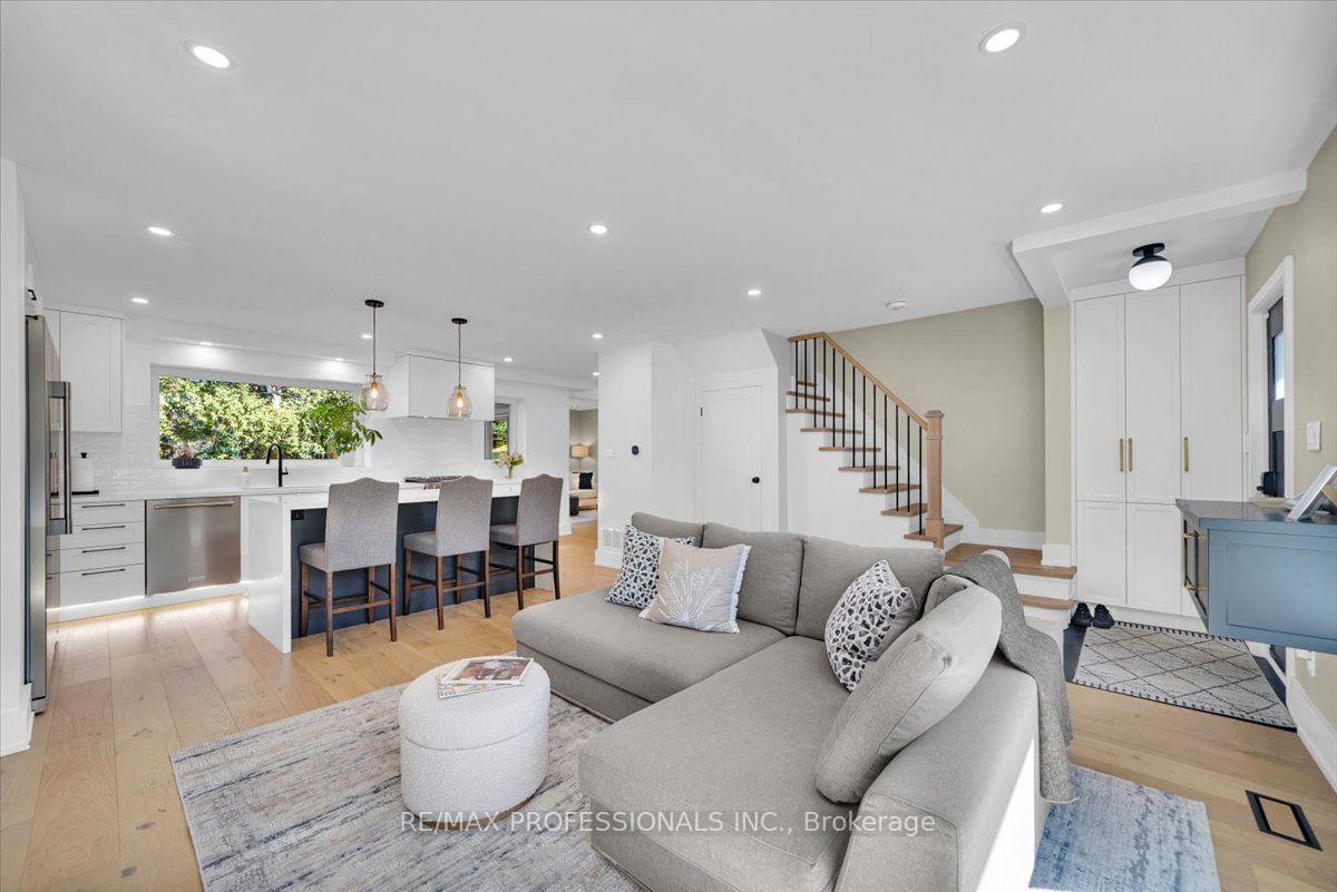 Photo 10 of 4 Winston Grove, Etobicoke, Stonegate-Queensway — HOMEH