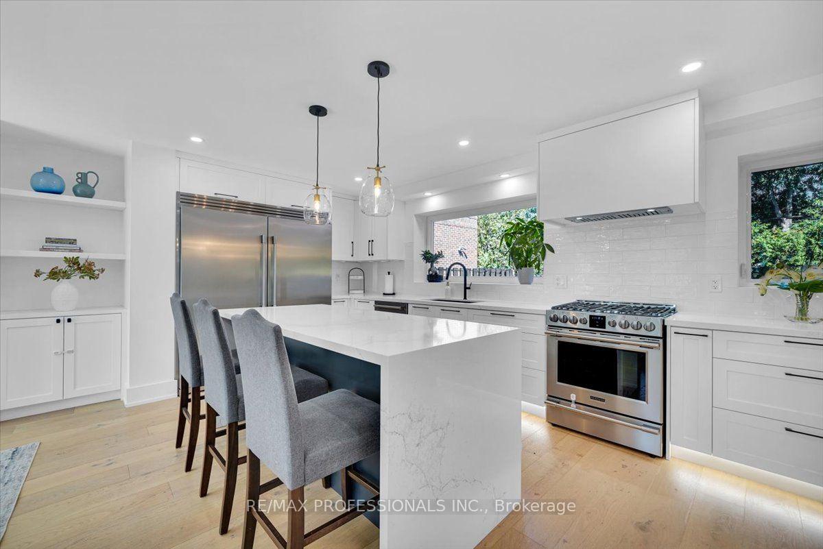Photo 11 of 4 Winston Grove, Etobicoke, Stonegate-Queensway — HOMEH