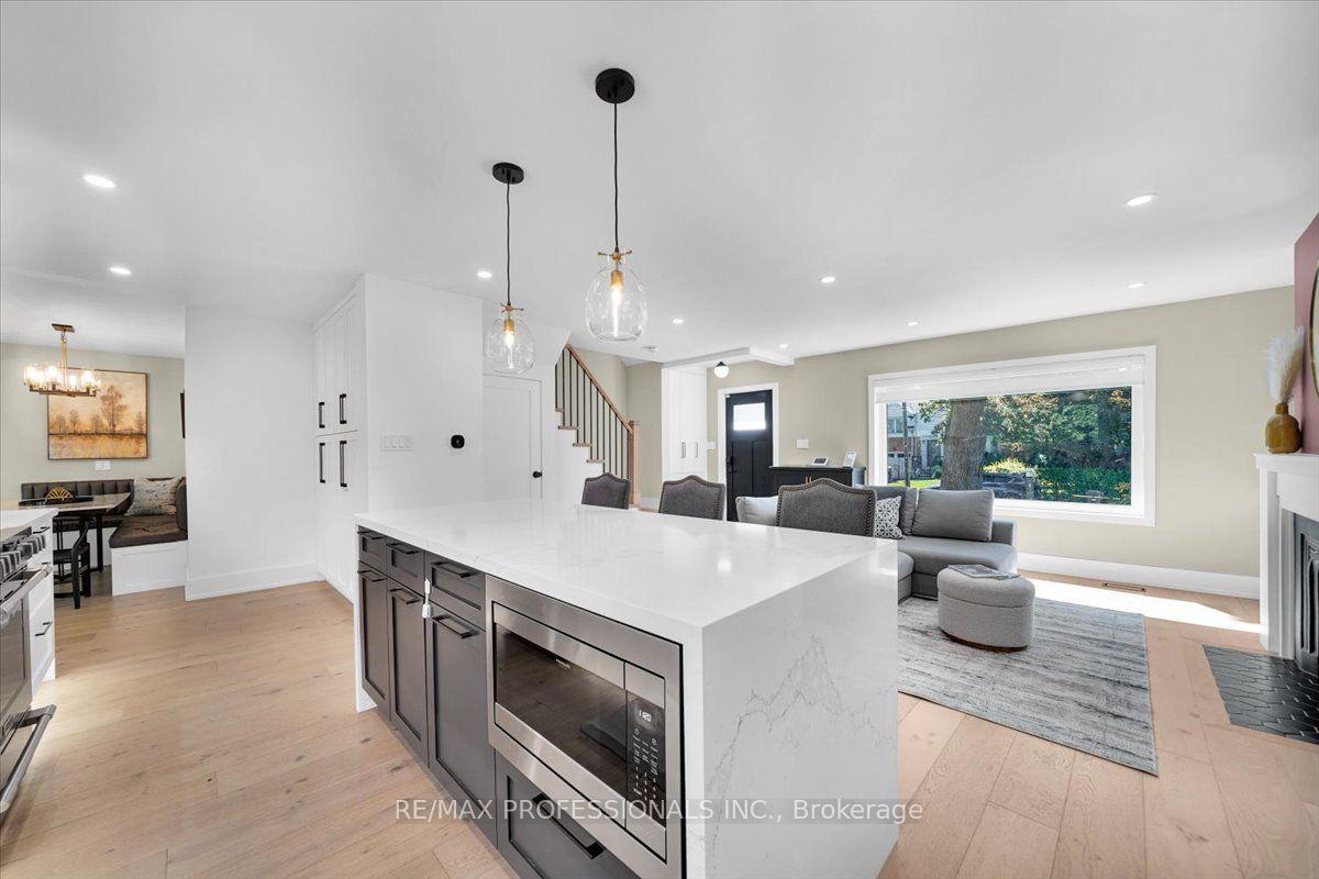 Photo 13 of 4 Winston Grove, Etobicoke, Stonegate-Queensway — HOMEH