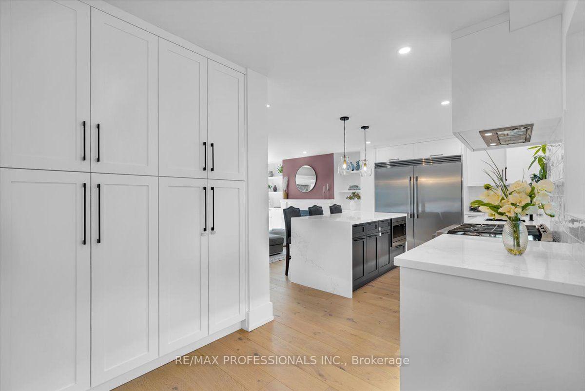 Photo 14 of 4 Winston Grove, Etobicoke, Stonegate-Queensway — HOMEH