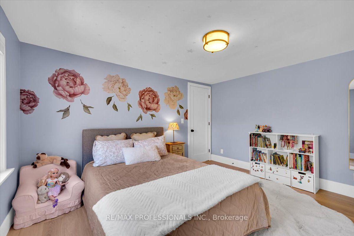 Photo 27 of 4 Winston Grove, Etobicoke, Stonegate-Queensway — HOMEH