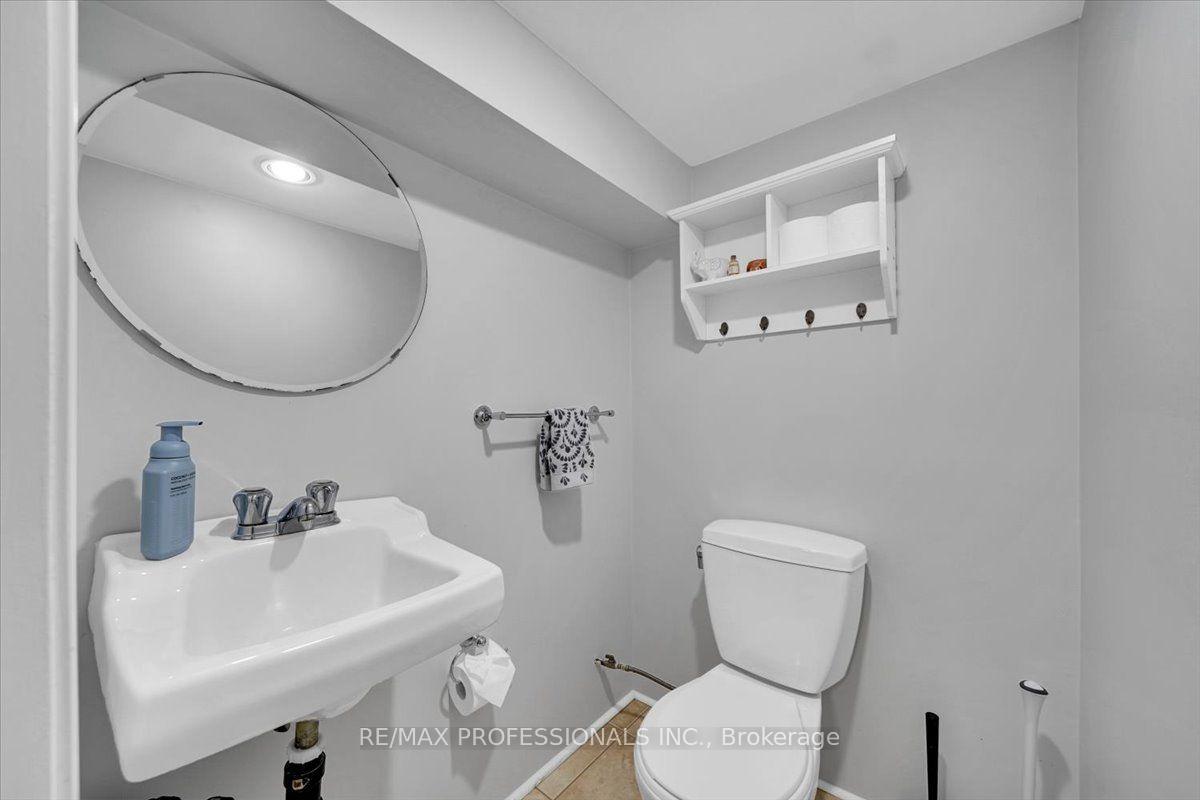 Photo 33 of 4 Winston Grove, Etobicoke, Stonegate-Queensway — HOMEH