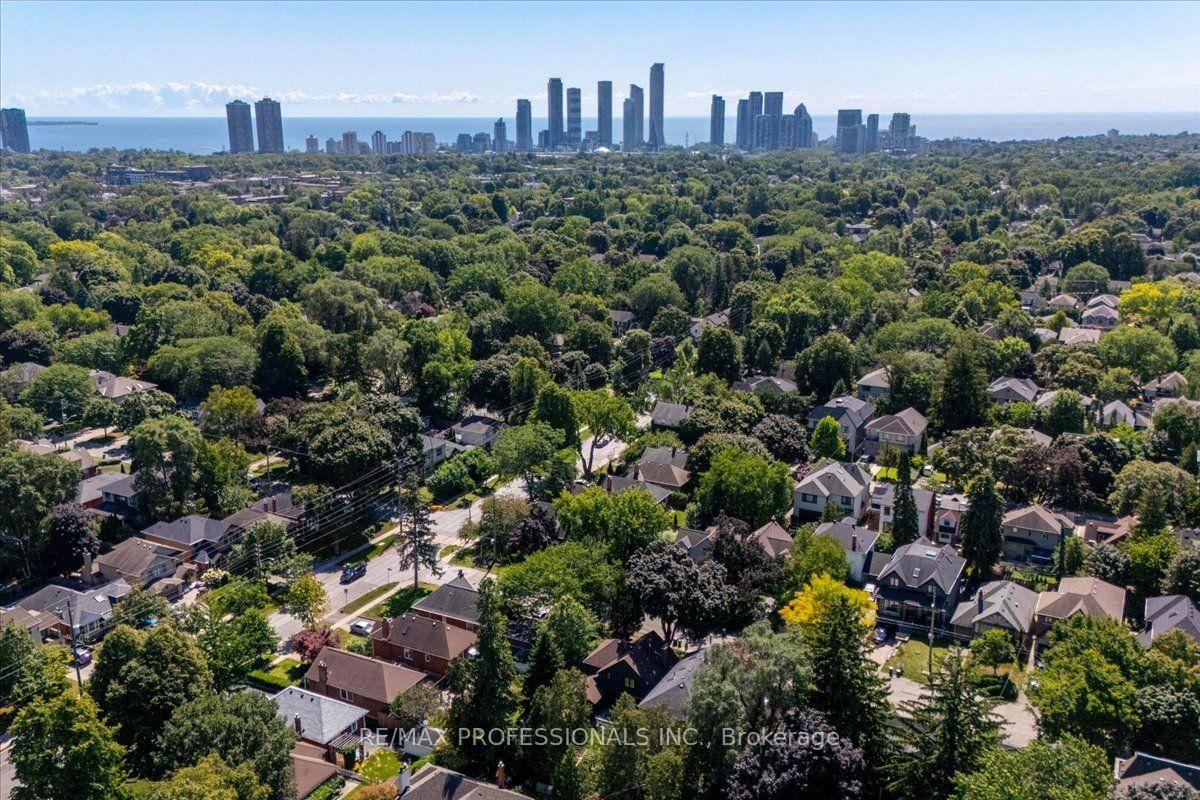 Photo 48 of 4 Winston Grove, Etobicoke, Stonegate-Queensway — HOMEH