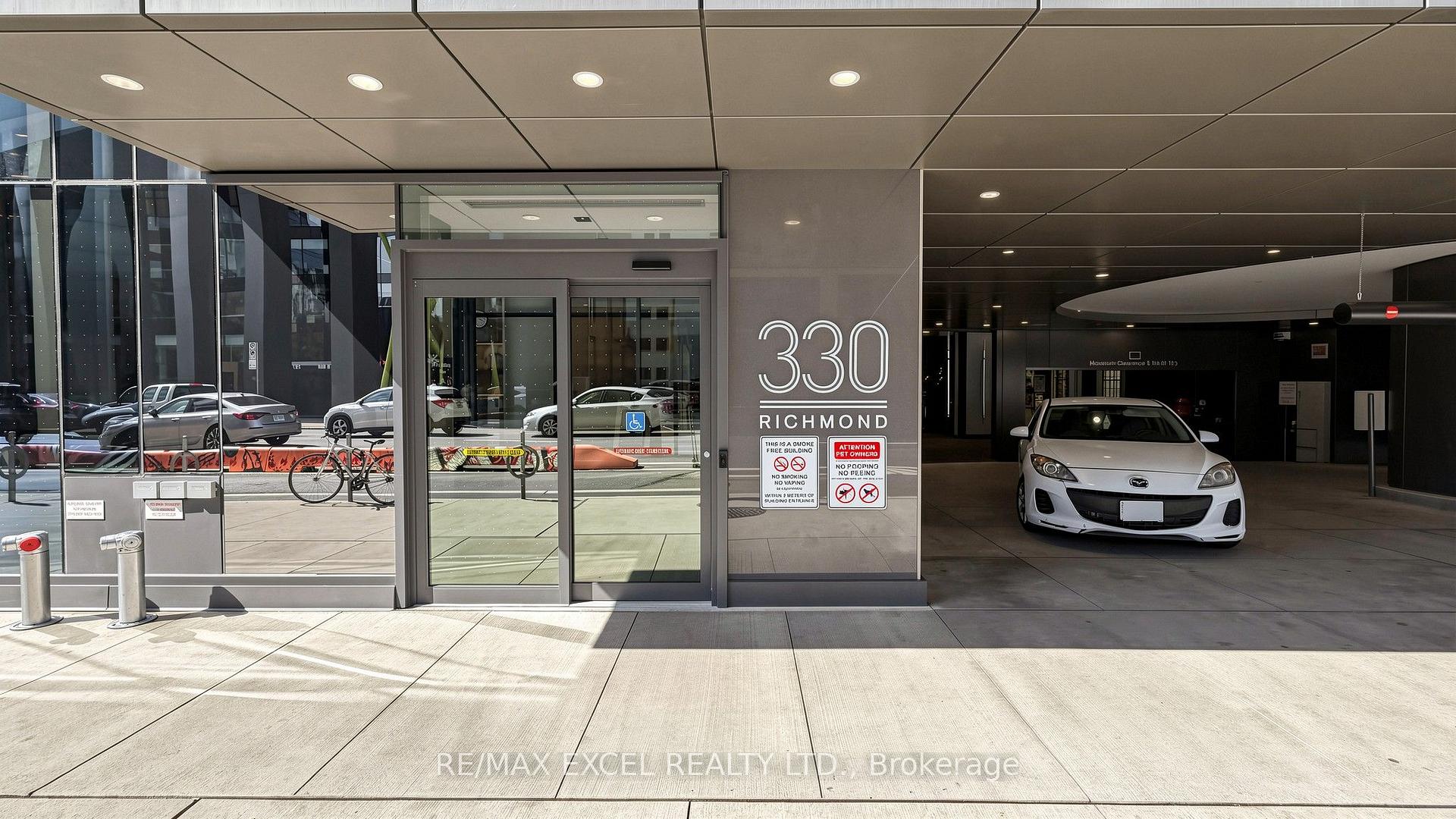 Photo 3 of Unit 1010, 330 Richmond Street W, Toronto, Waterfront Communities — HOMEH