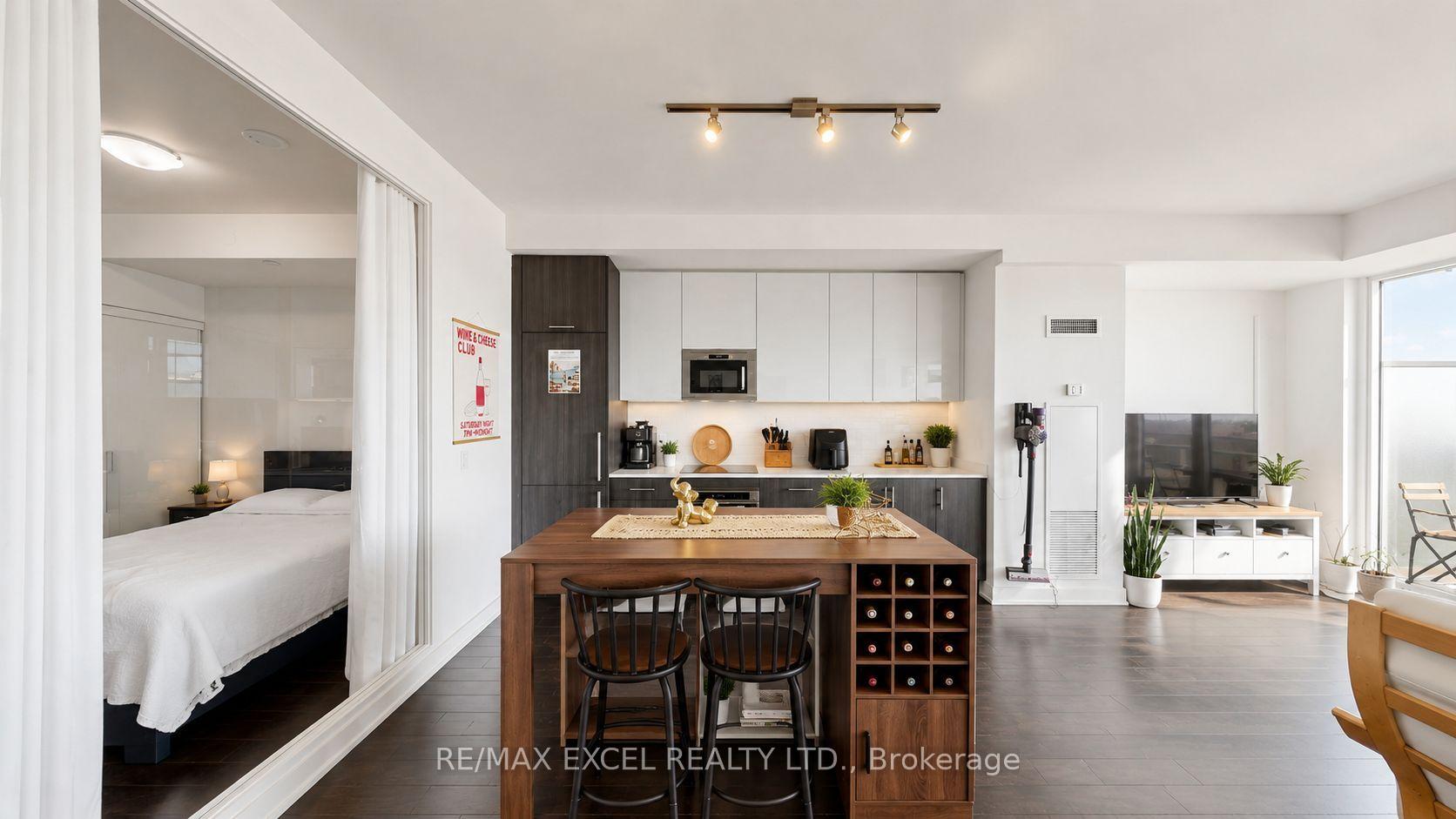 Photo of Unit 1010, 330 Richmond Street W