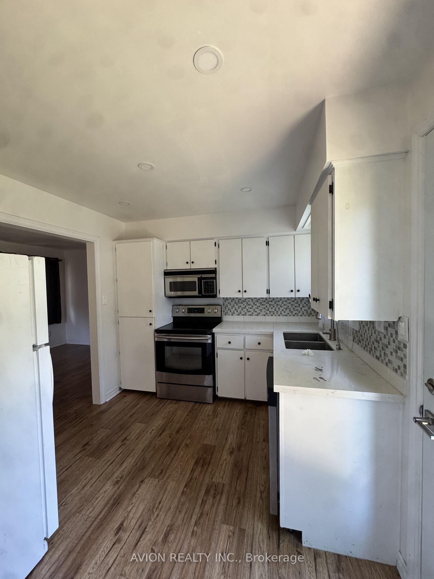Photo 4 of 51 Windsor Drive, Whitchurch-Stouffville, Rural Whitchurch-Stouffville — HOMEH