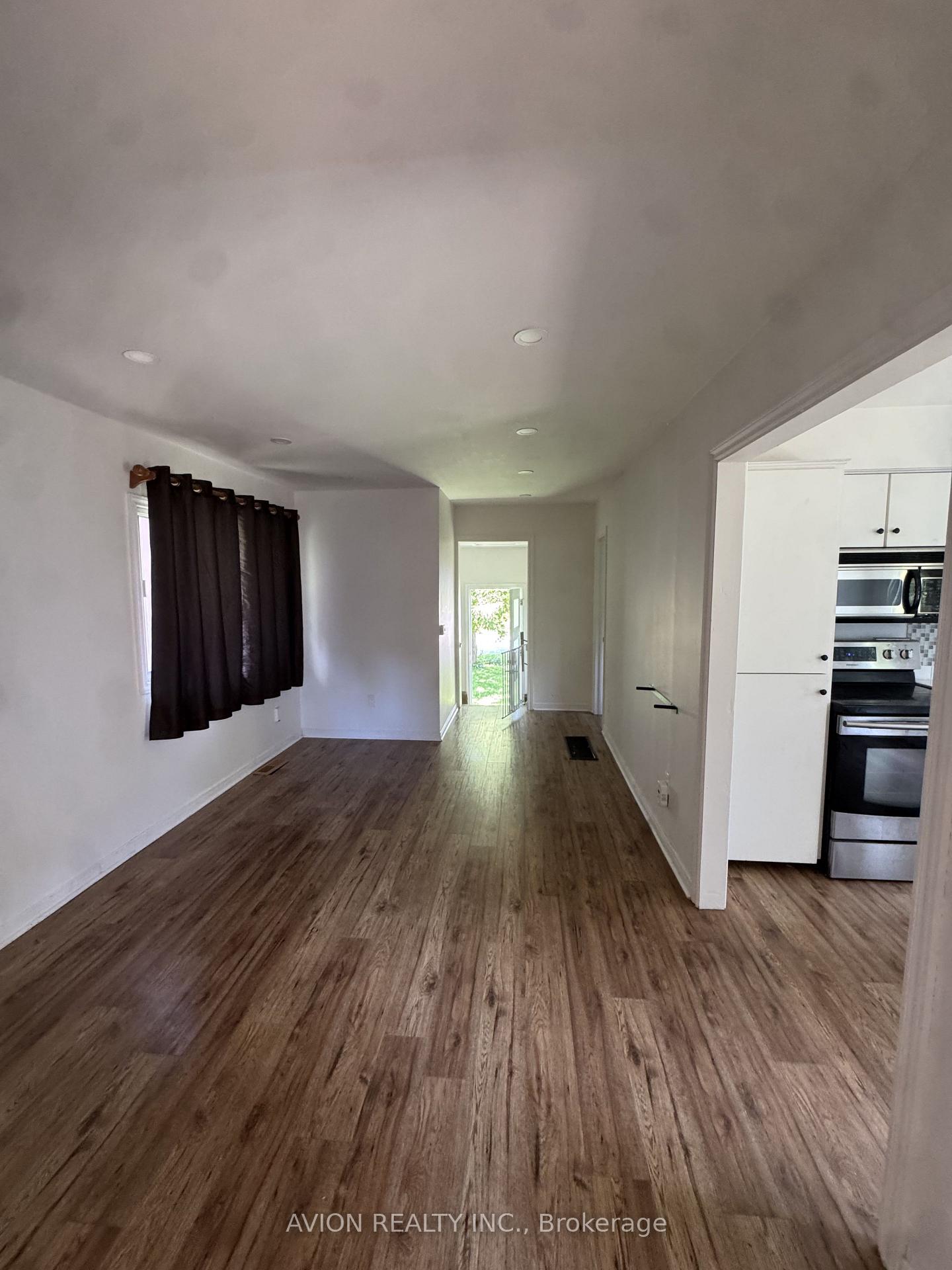 Photo 5 of 51 Windsor Drive, Whitchurch-Stouffville, Rural Whitchurch-Stouffville — HOMEH