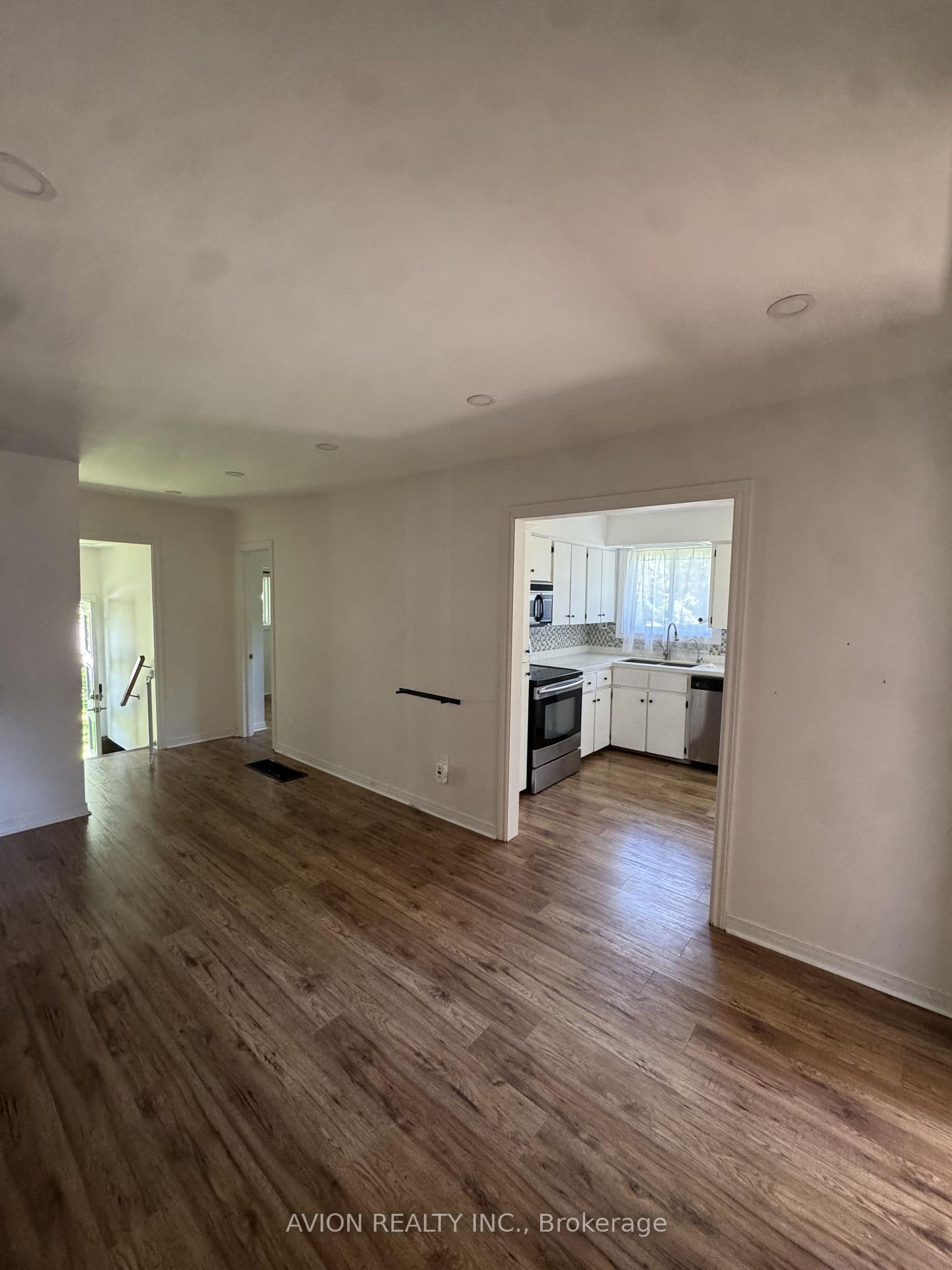 Photo 6 of 51 Windsor Drive, Whitchurch-Stouffville, Rural Whitchurch-Stouffville — HOMEH