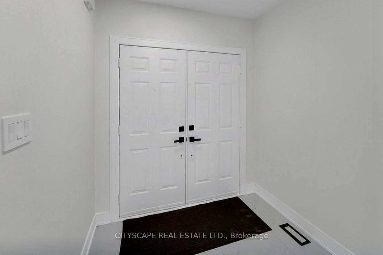 Photo 2 of 17 Ferncastle Crescent, Brampton, Fletcher's Meadow — HOMEH