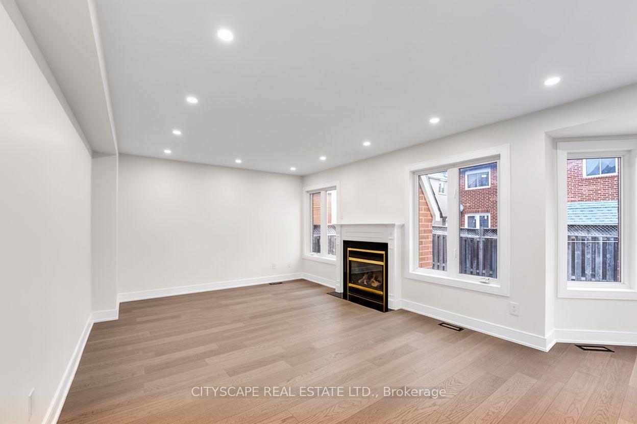 Photo 7 of 17 Ferncastle Crescent, Brampton, Fletcher's Meadow — HOMEH