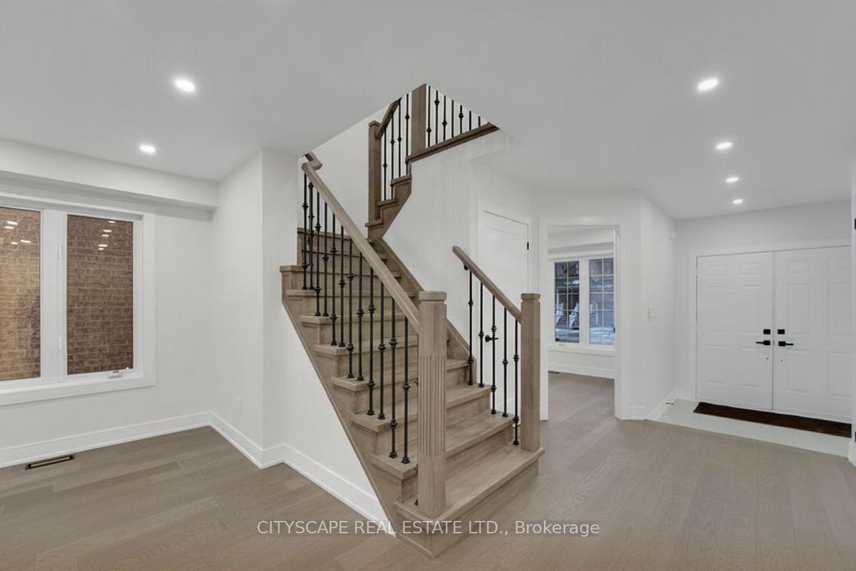 Photo 13 of 17 Ferncastle Crescent, Brampton, Fletcher's Meadow — HOMEH