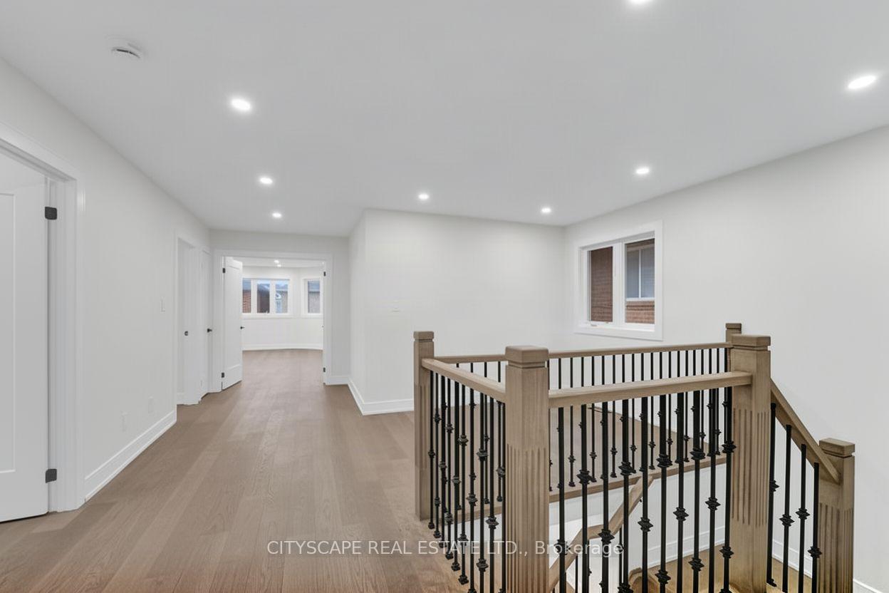 Photo 14 of 17 Ferncastle Crescent, Brampton, Fletcher's Meadow — HOMEH