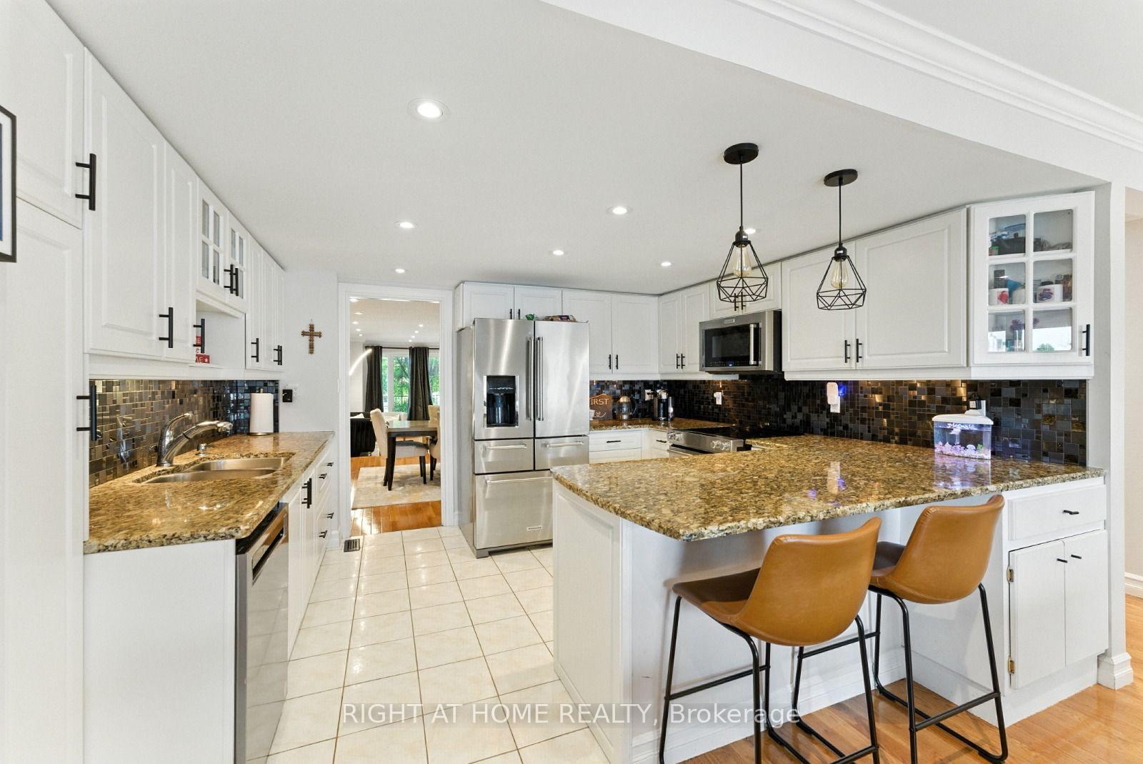 Photo 11 of 65 Sunvale Place W, Hamilton, Lakeshore — HOMEH