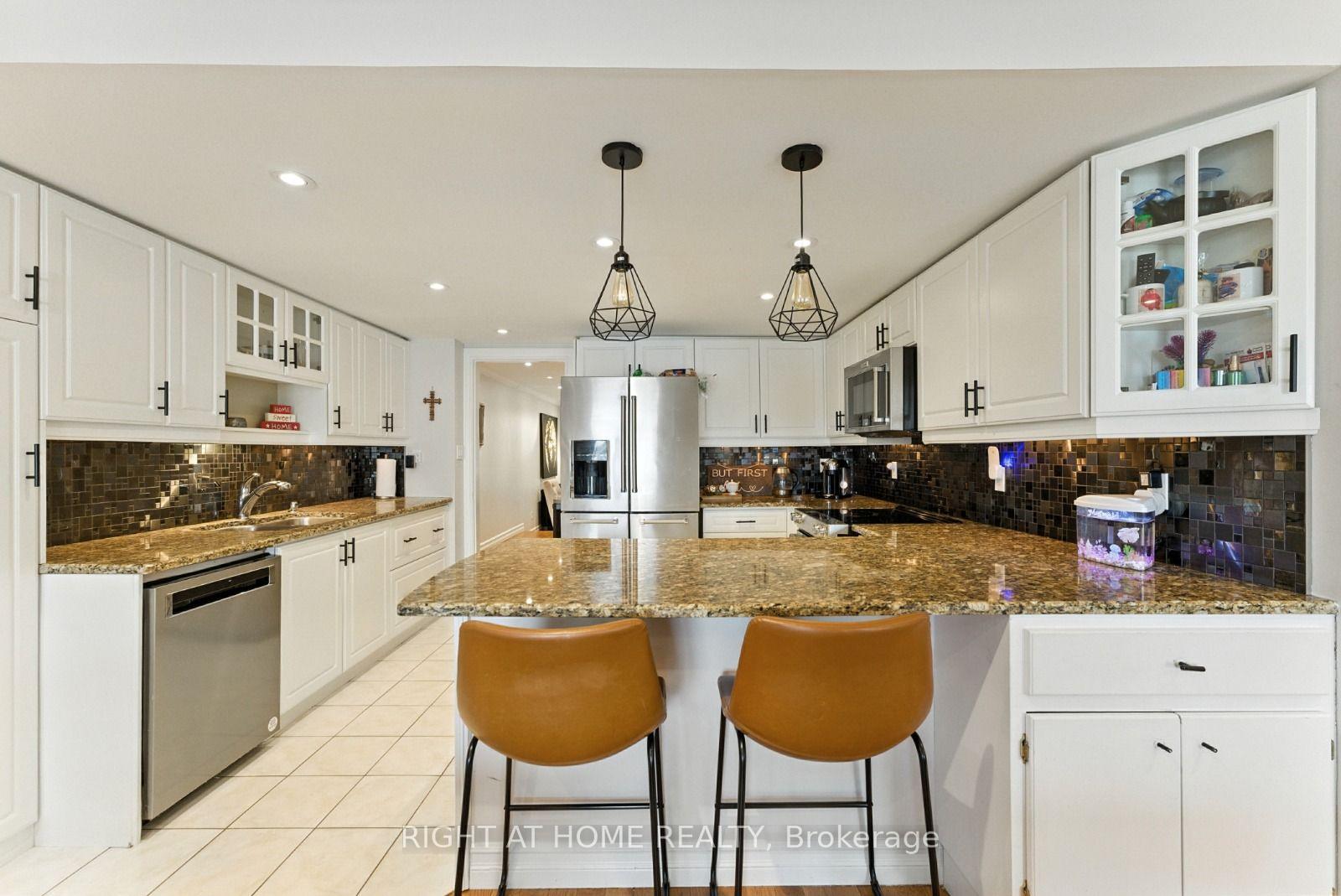 Photo 12 of 65 Sunvale Place W, Hamilton, Lakeshore — HOMEH