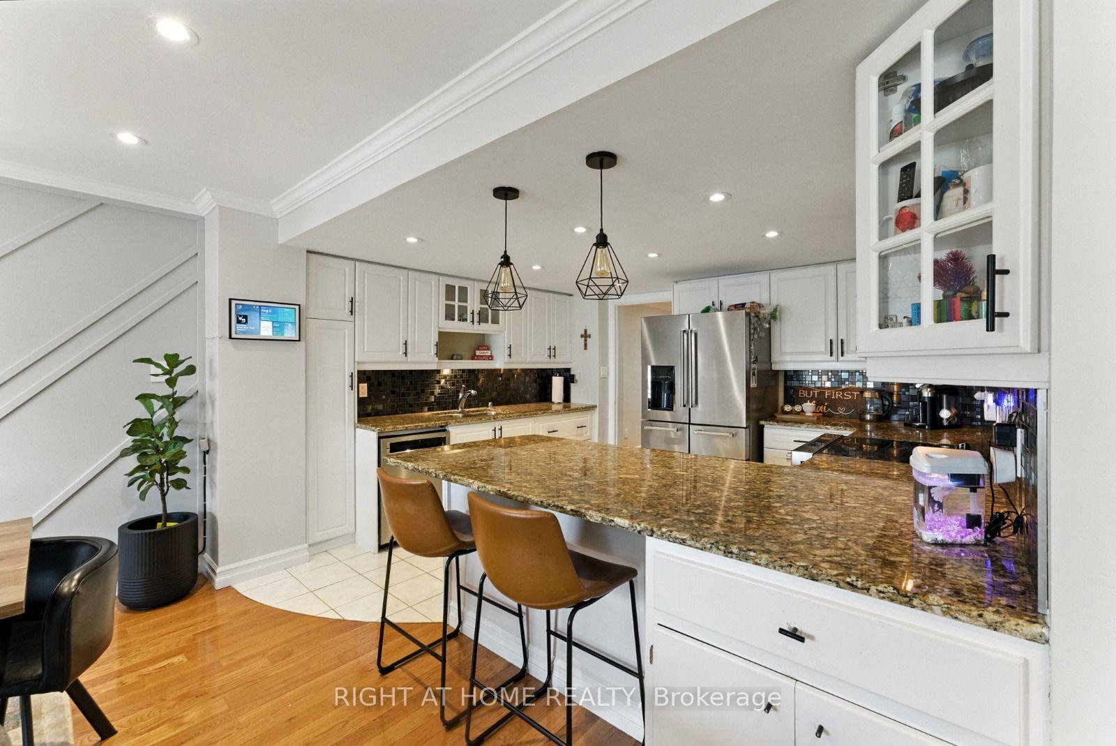 Photo 16 of 65 Sunvale Place W, Hamilton, Lakeshore — HOMEH