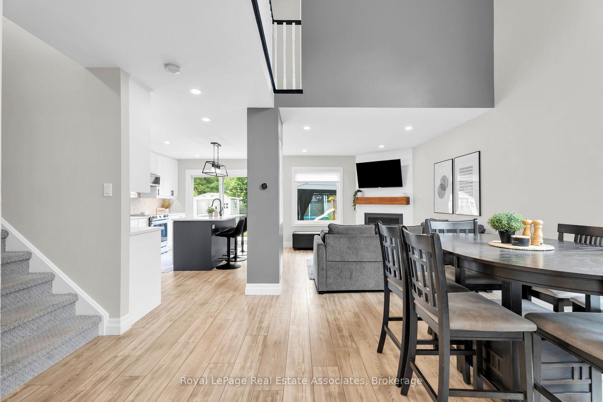 Photo 10 of 22 Mccullough Crescent, Halton Hills, Georgetown — HOMEH