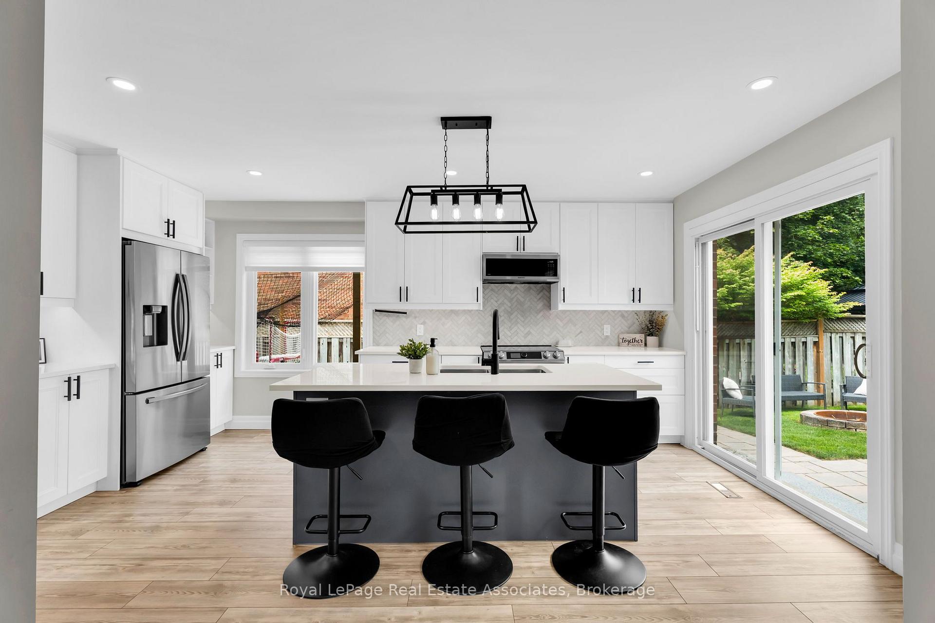 Photo 12 of 22 Mccullough Crescent, Halton Hills, Georgetown — HOMEH