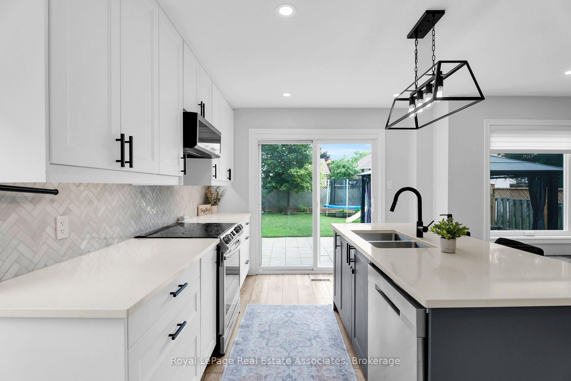 Photo 13 of 22 Mccullough Crescent, Halton Hills, Georgetown — HOMEH