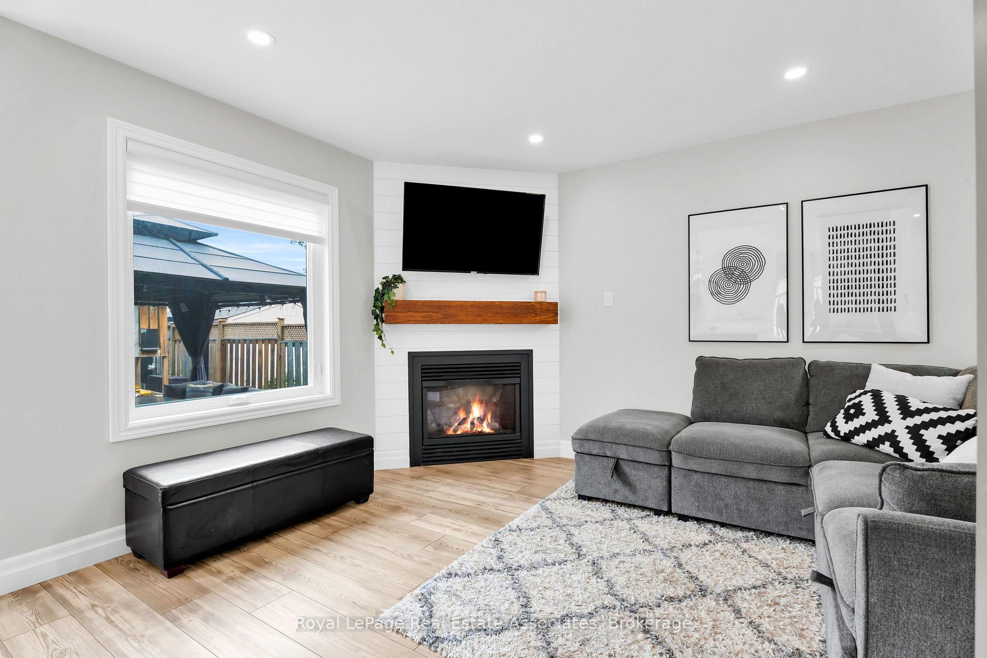 Photo 17 of 22 Mccullough Crescent, Halton Hills, Georgetown — HOMEH