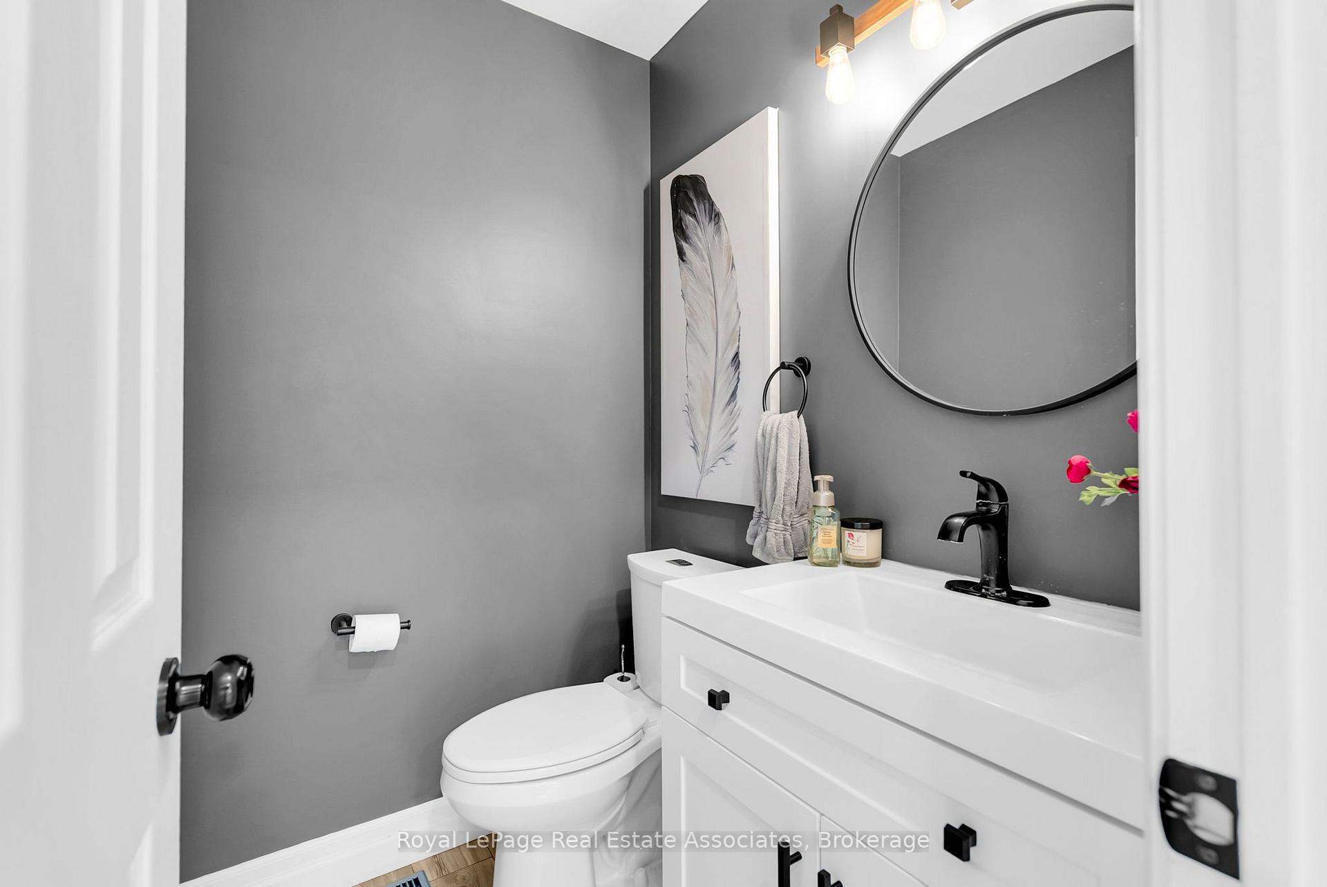 Photo 19 of 22 Mccullough Crescent, Halton Hills, Georgetown — HOMEH