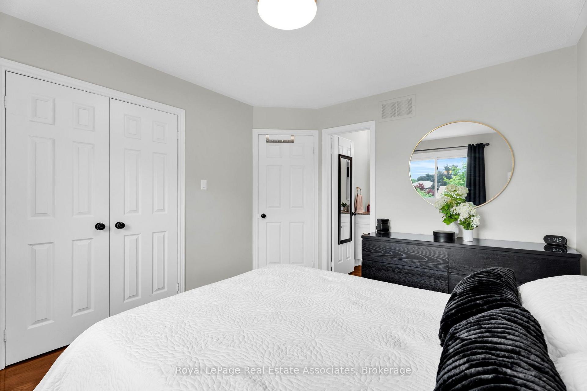 Photo 23 of 22 Mccullough Crescent, Halton Hills, Georgetown — HOMEH