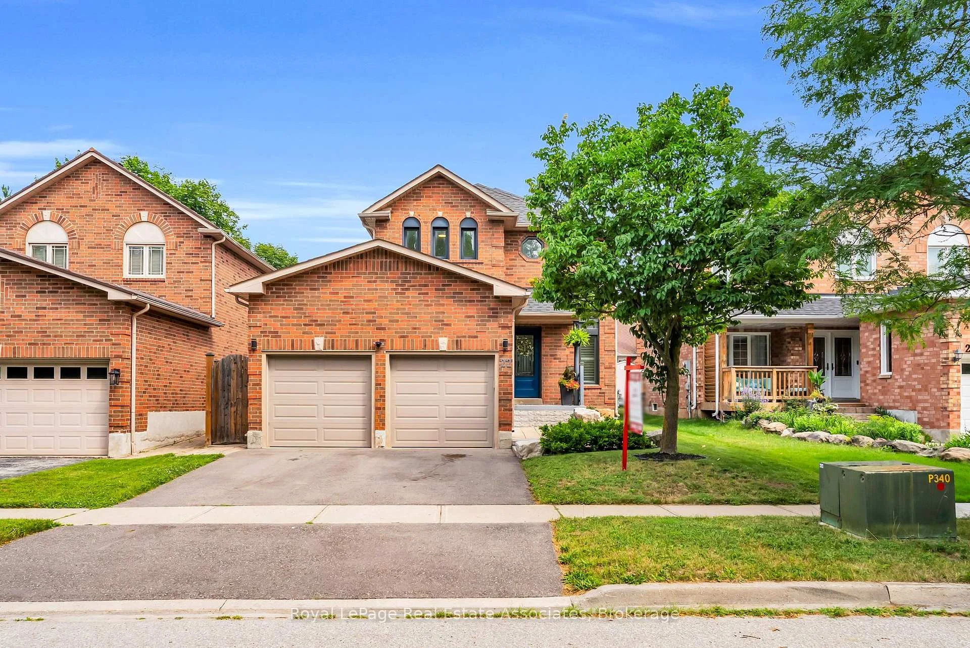 Photo 5 of 22 Mccullough Crescent, Halton Hills, Georgetown — HOMEH