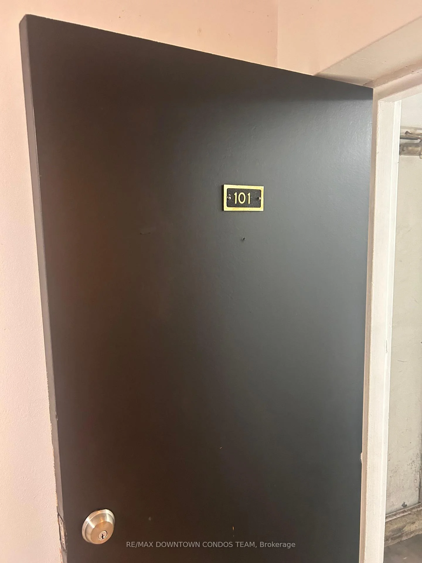 Photo 5 of Unit 101, 7 Thornburn Avenue, Toronto, South Parkdale — HOMEH