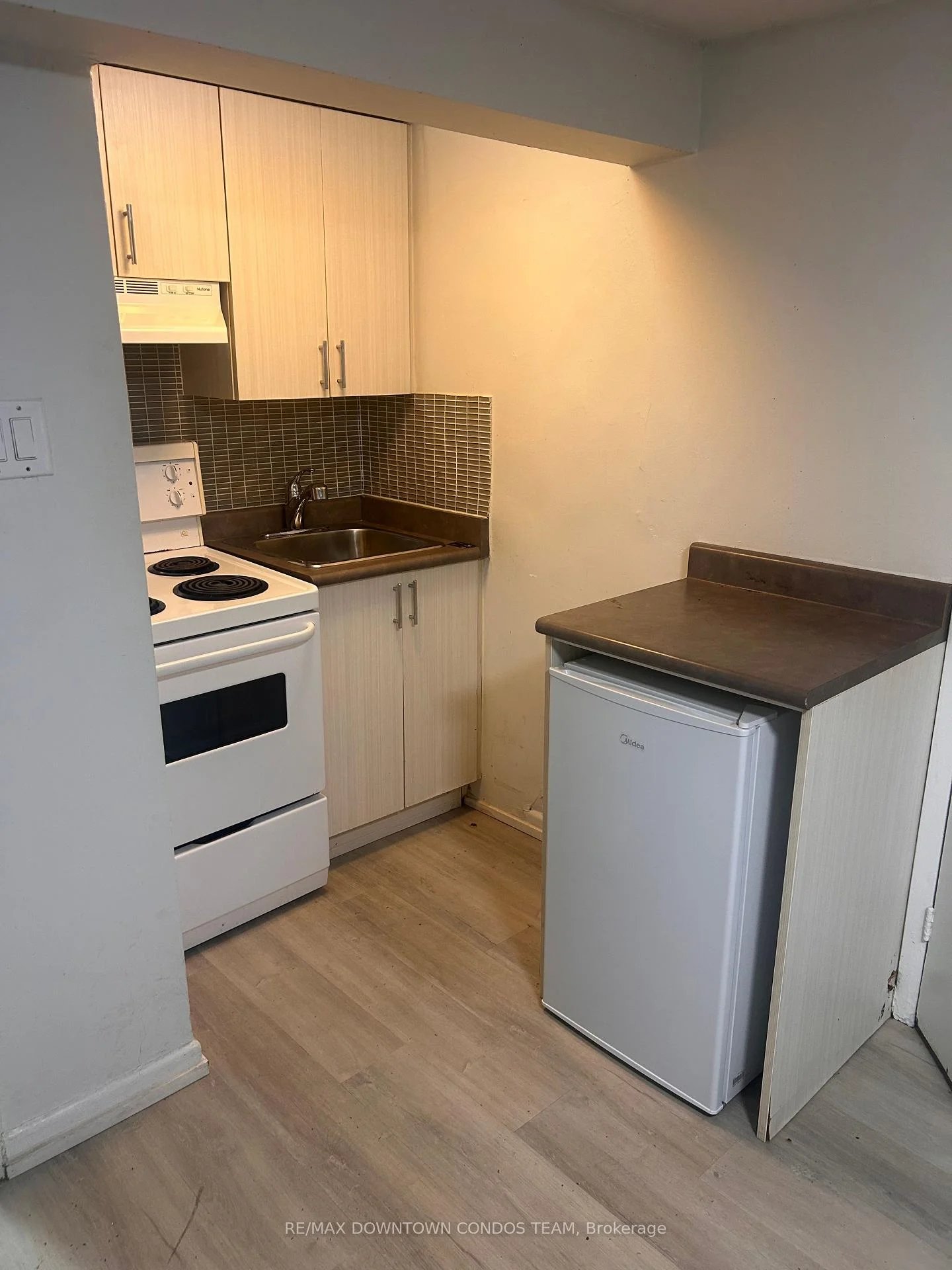 Photo 9 of Unit 101, 7 Thornburn Avenue, Toronto, South Parkdale — HOMEH