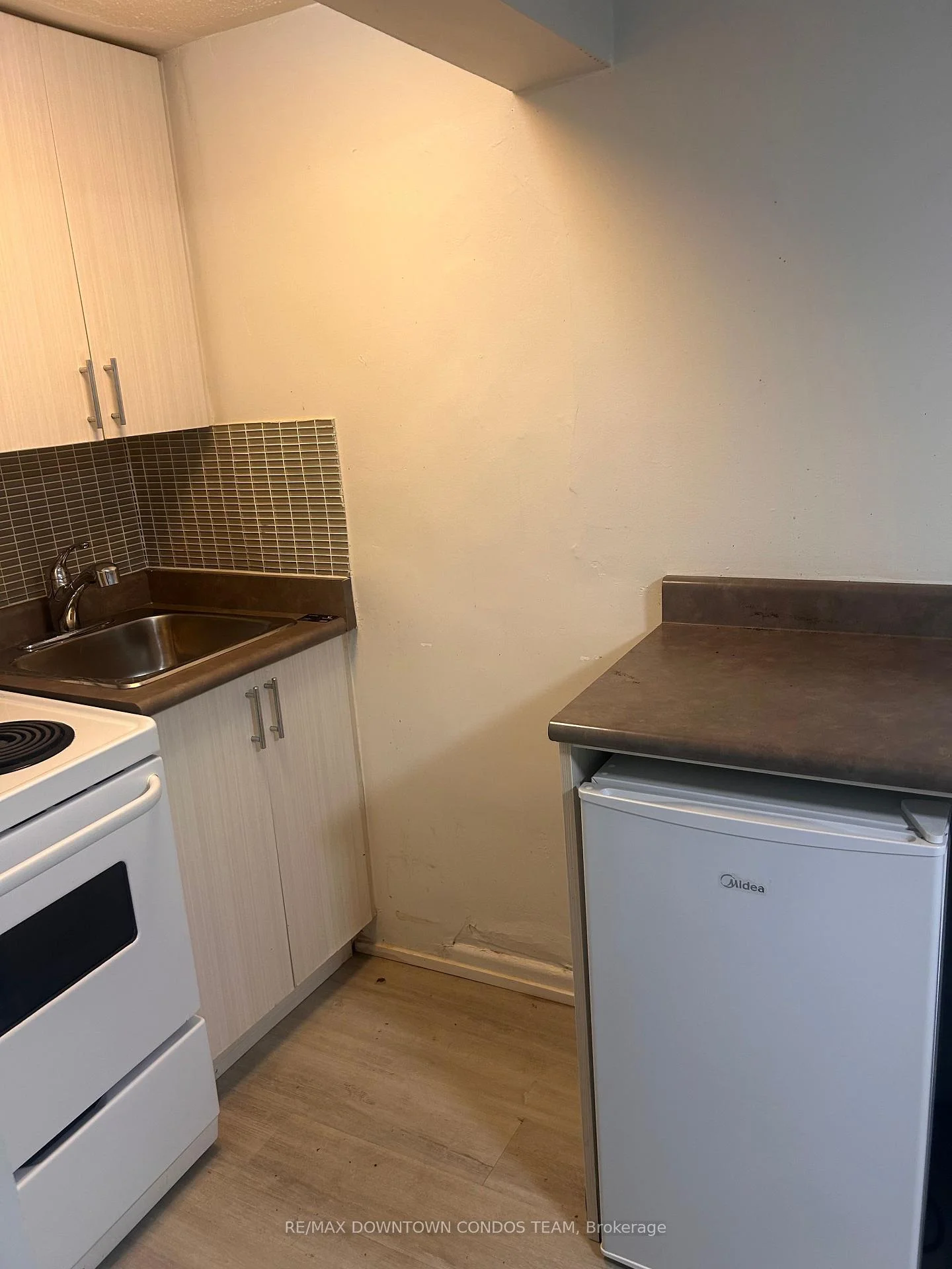 Photo 13 of Unit 101, 7 Thornburn Avenue, Toronto, South Parkdale — HOMEH