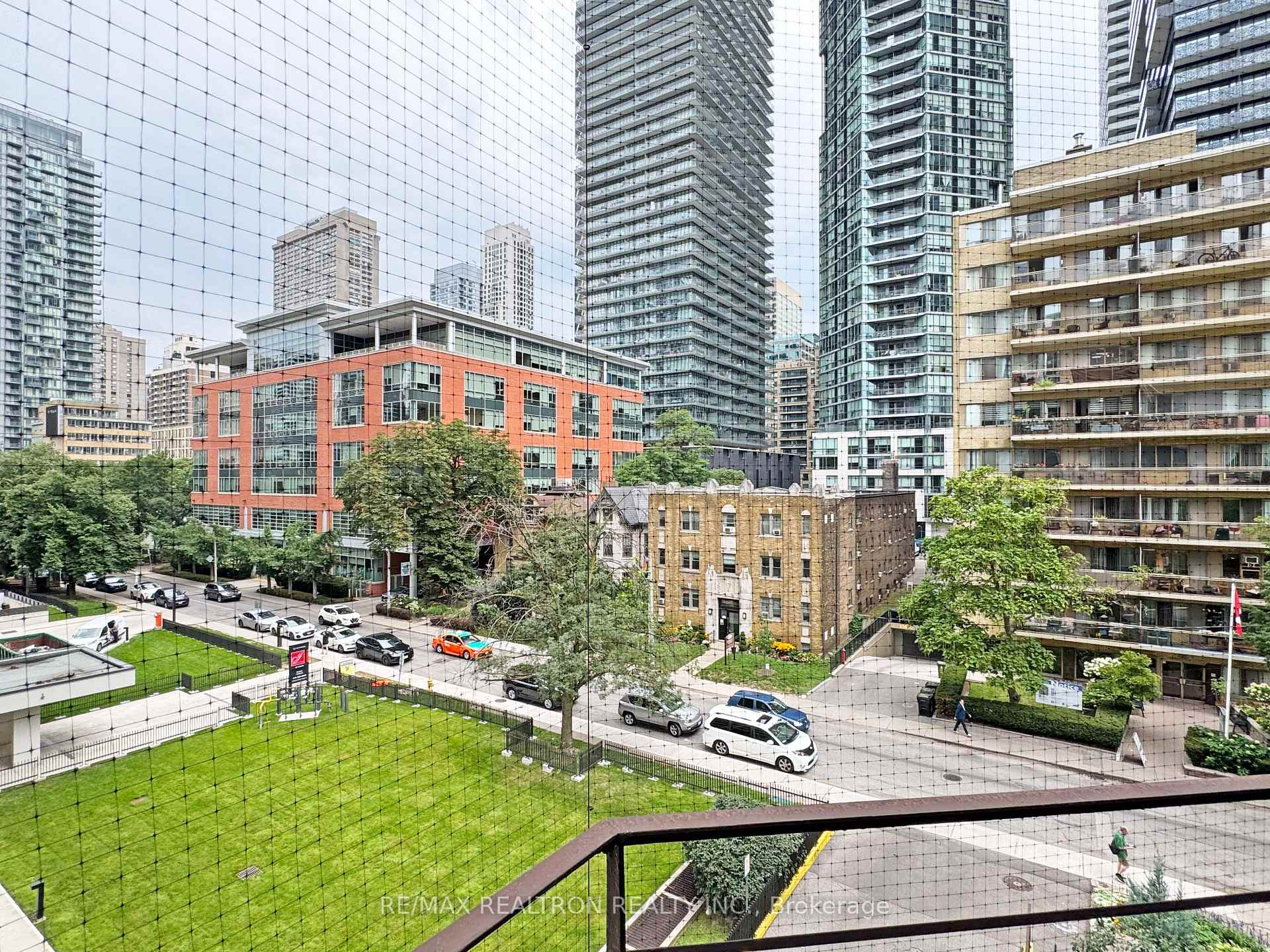 Photo 2 of Unit 1202, 55 Isabella Street, Toronto, Church-Yonge Corridor — HOMEH