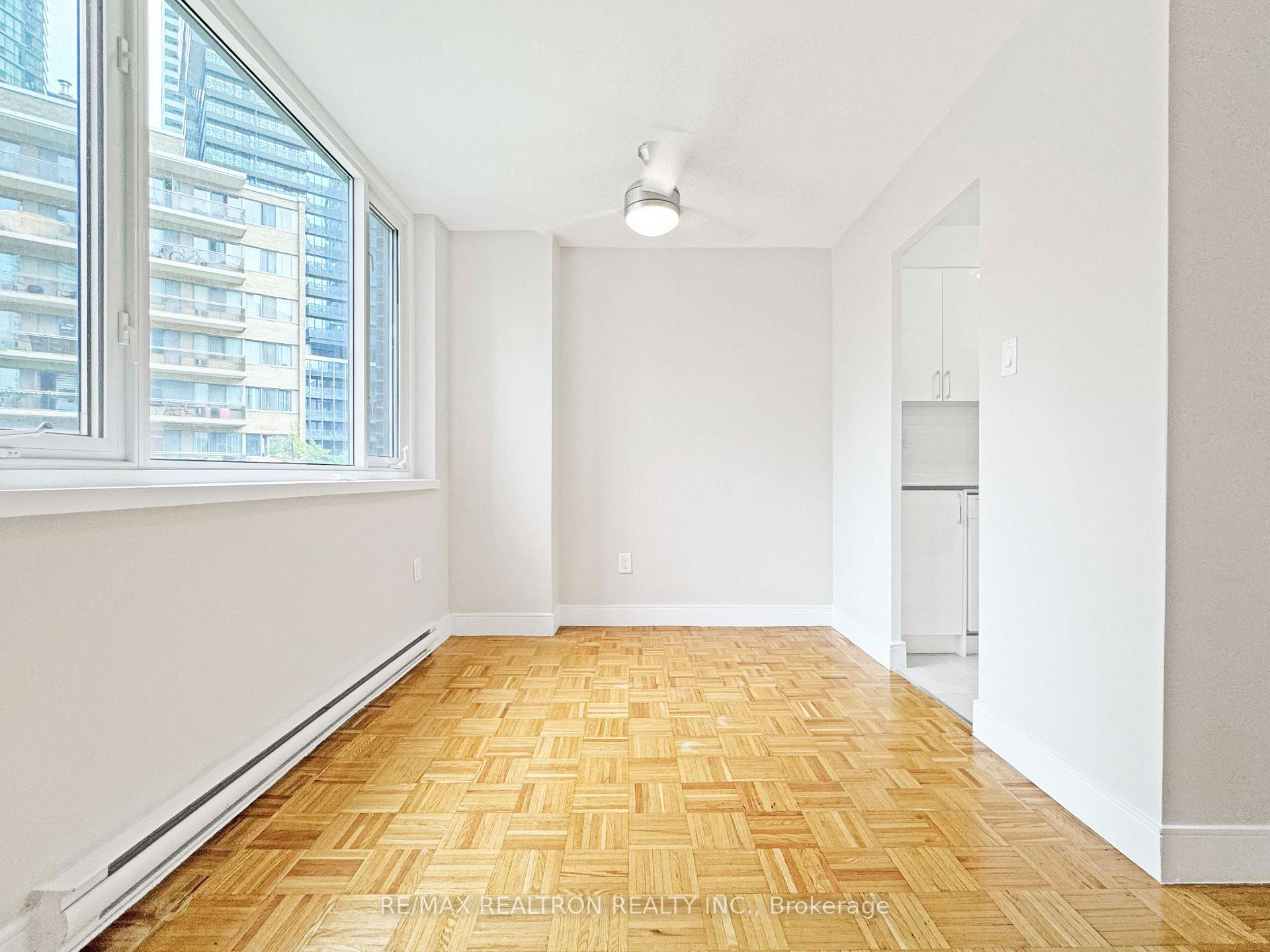 Photo 10 of Unit 1202, 55 Isabella Street, Toronto, Church-Yonge Corridor — HOMEH