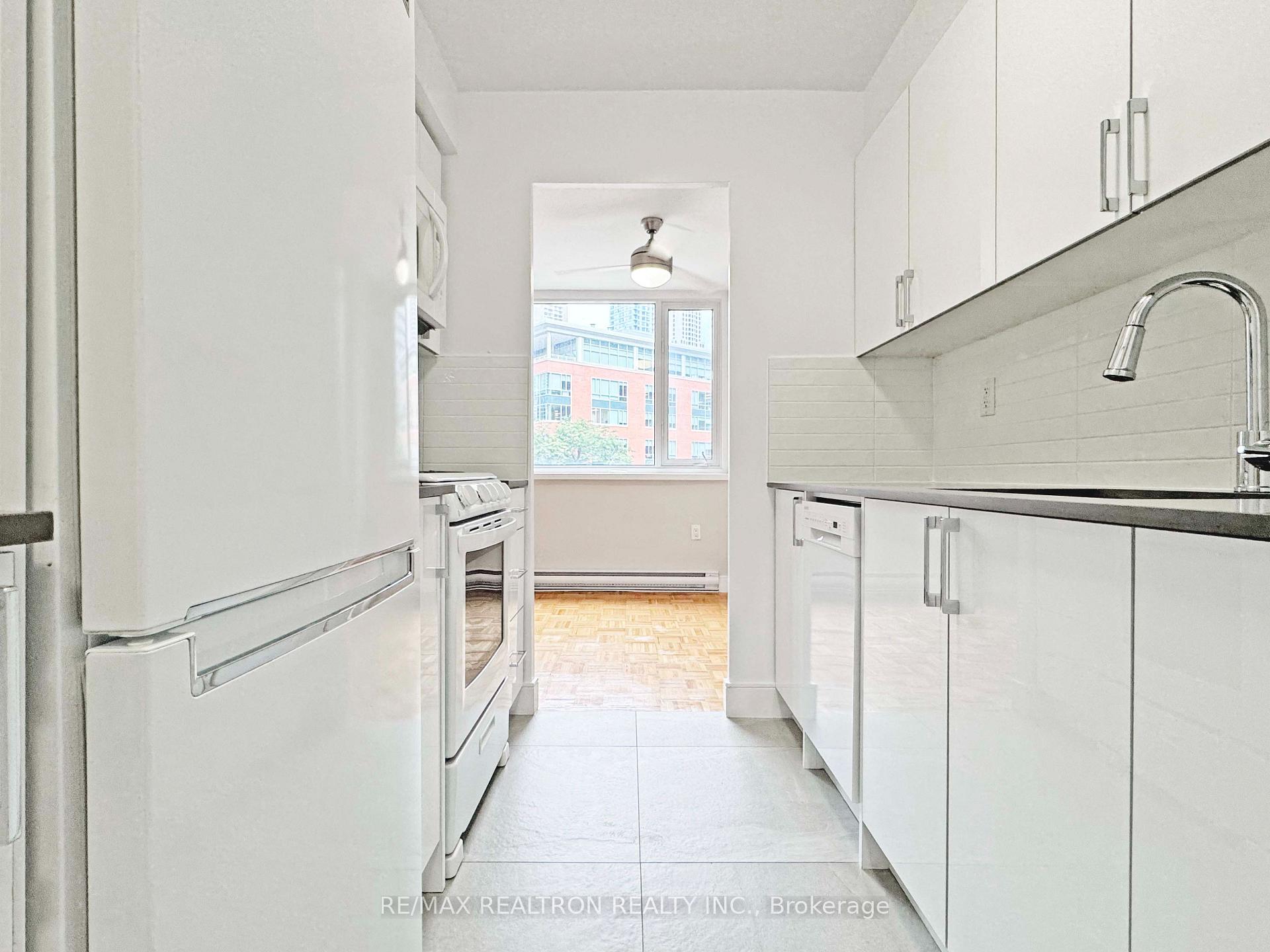Photo 12 of Unit 1202, 55 Isabella Street, Toronto, Church-Yonge Corridor — HOMEH