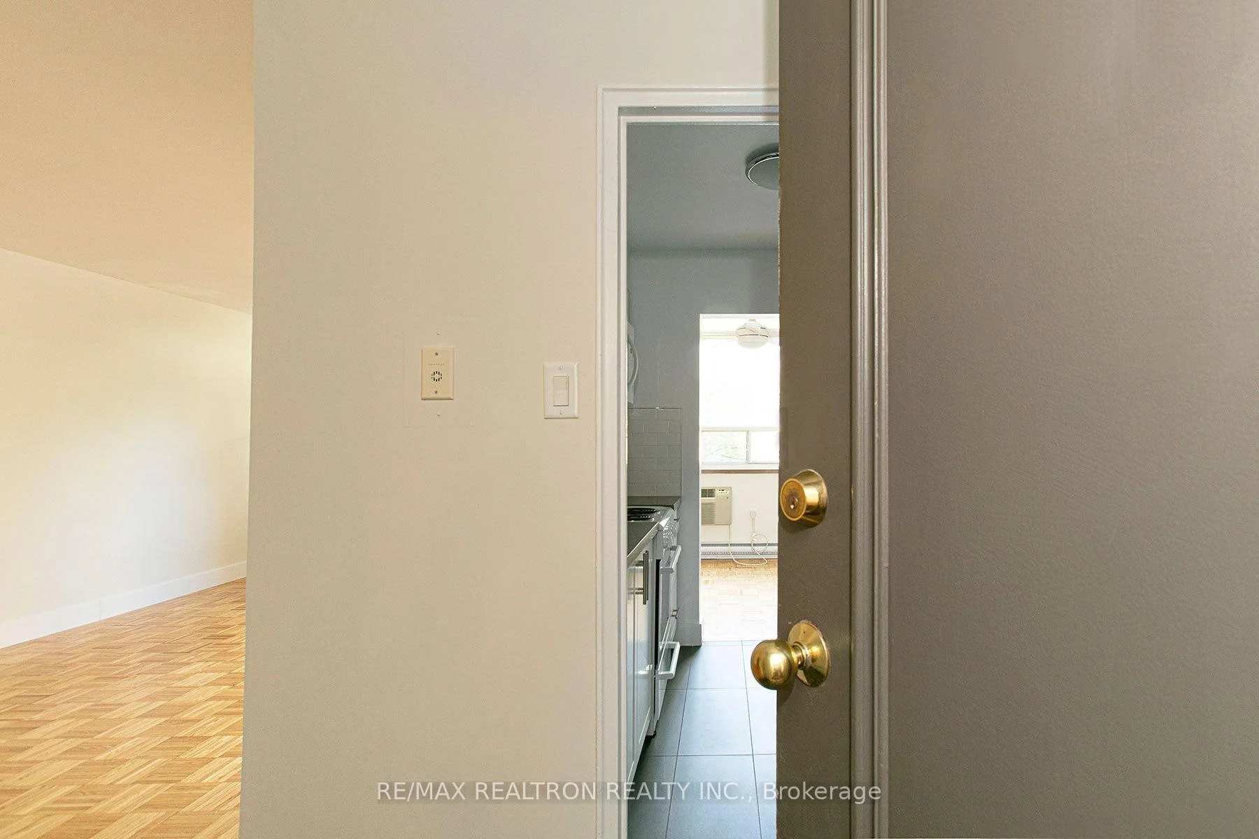 Photo 3 of Unit 1202, 55 Isabella Street, Toronto, Church-Yonge Corridor — HOMEH
