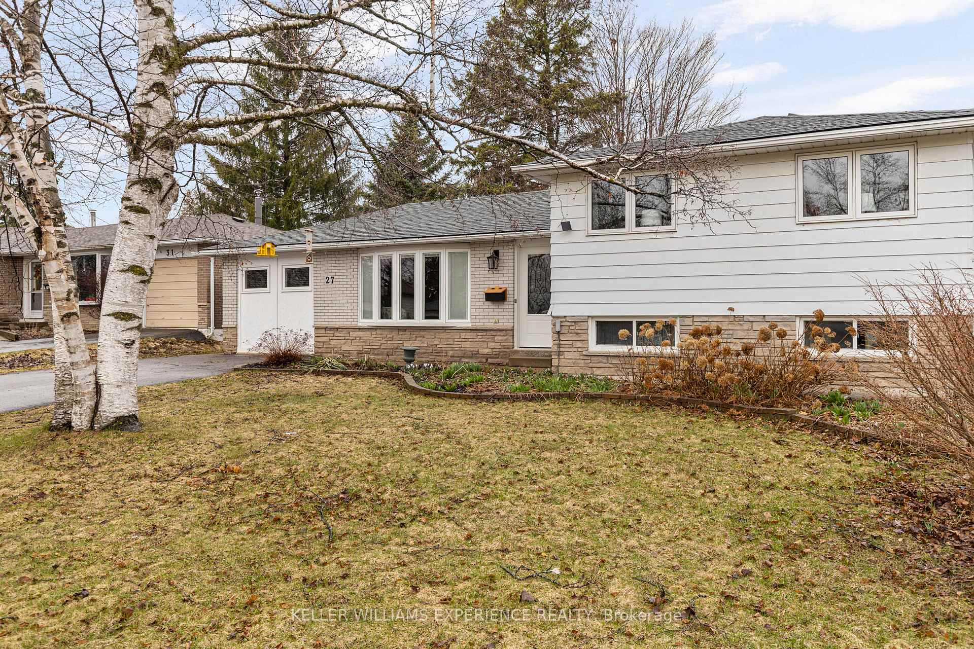Photo 2 of 27 Rustic Crescent, Orangeville — HOMEH