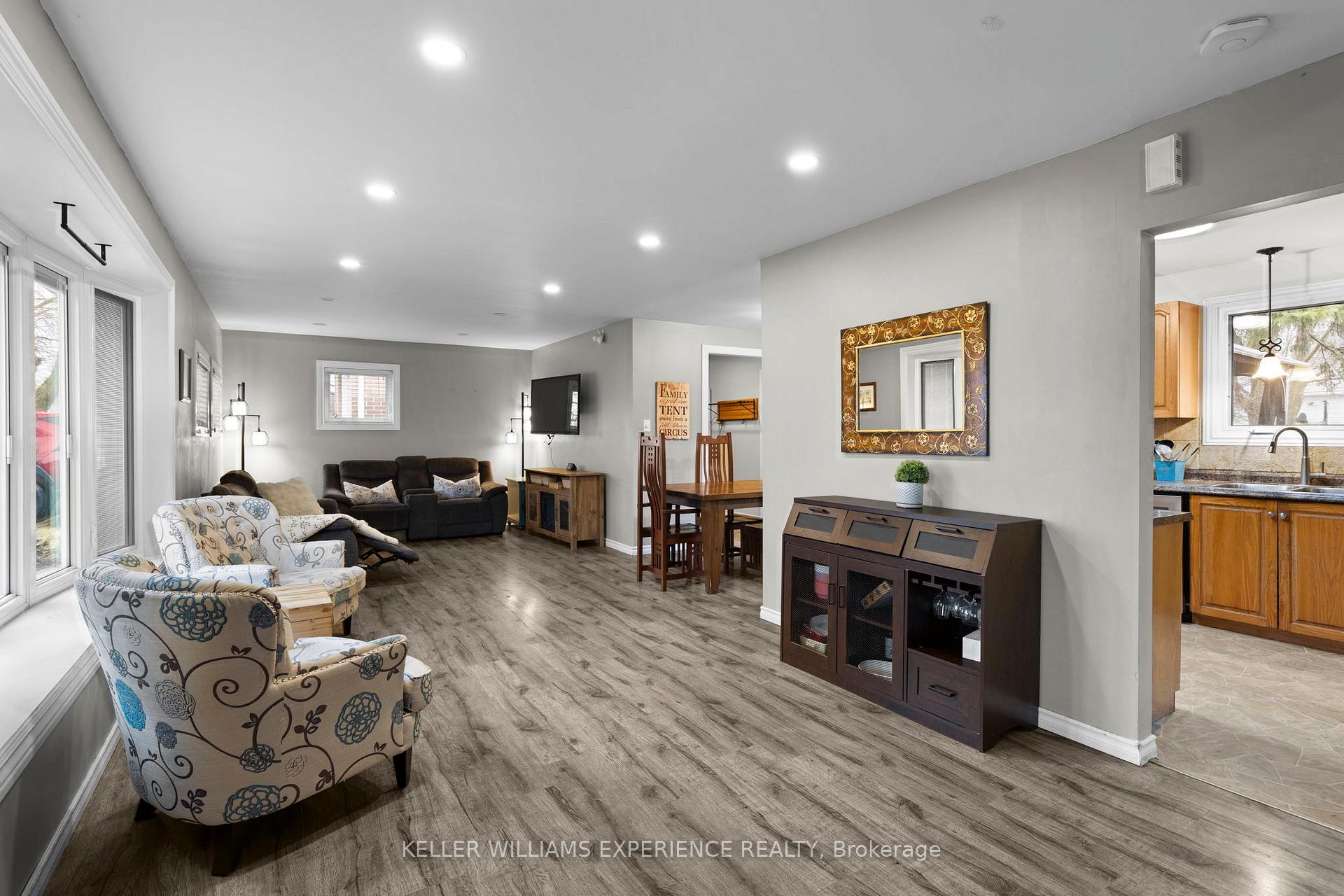 Photo 8 of 27 Rustic Crescent, Orangeville — HOMEH