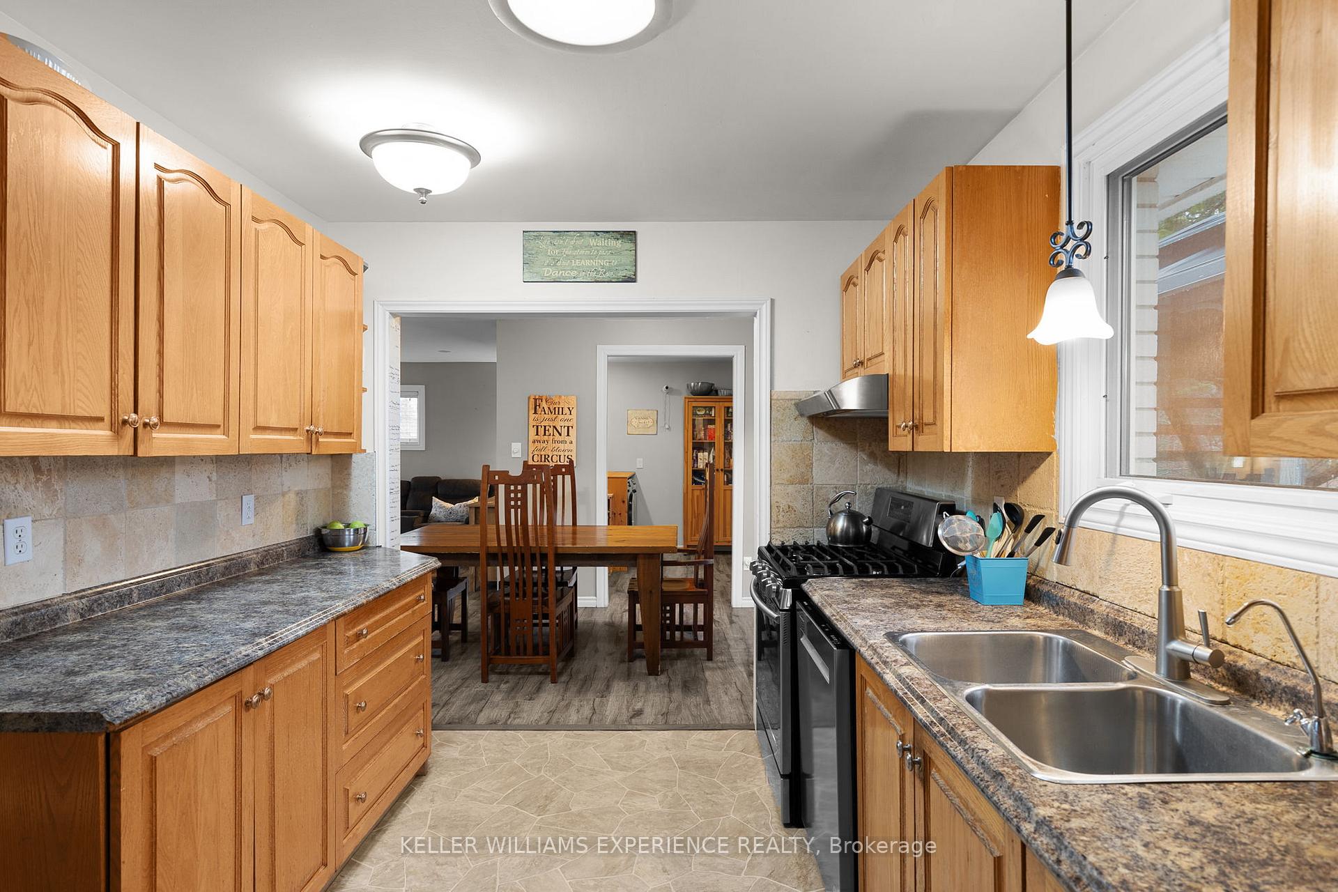 Photo 12 of 27 Rustic Crescent, Orangeville — HOMEH