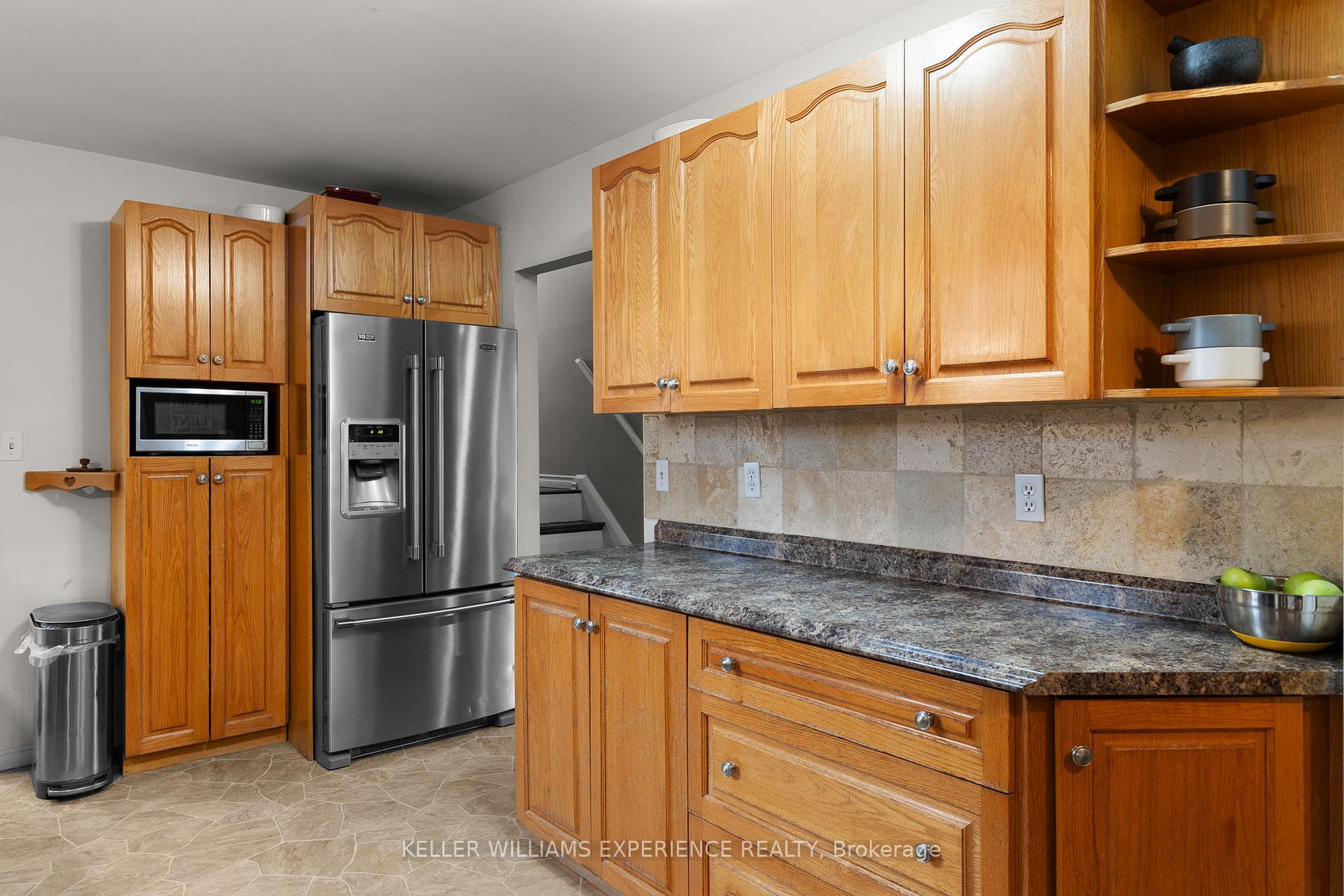 Photo 13 of 27 Rustic Crescent, Orangeville — HOMEH