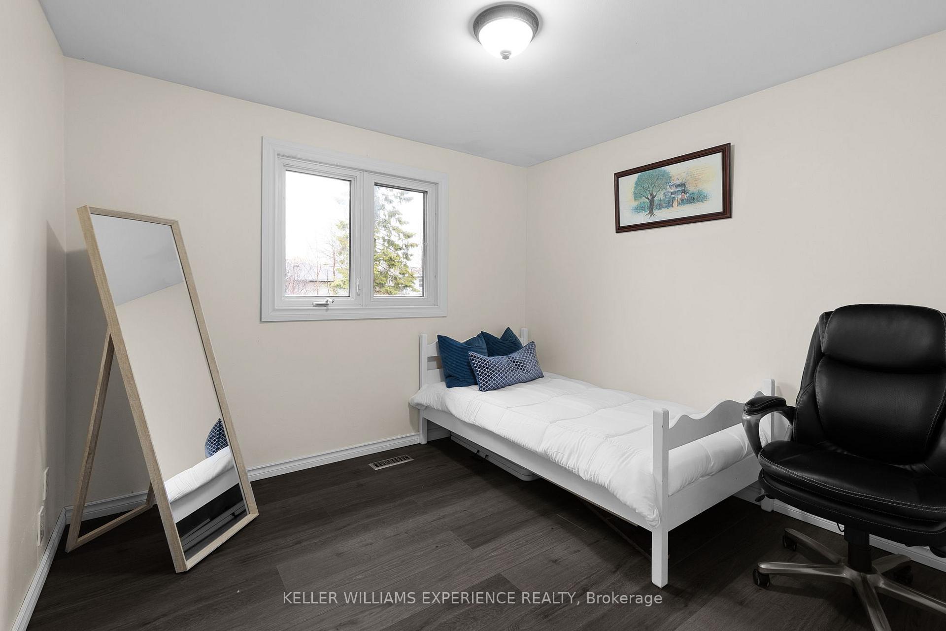 Photo 17 of 27 Rustic Crescent, Orangeville — HOMEH